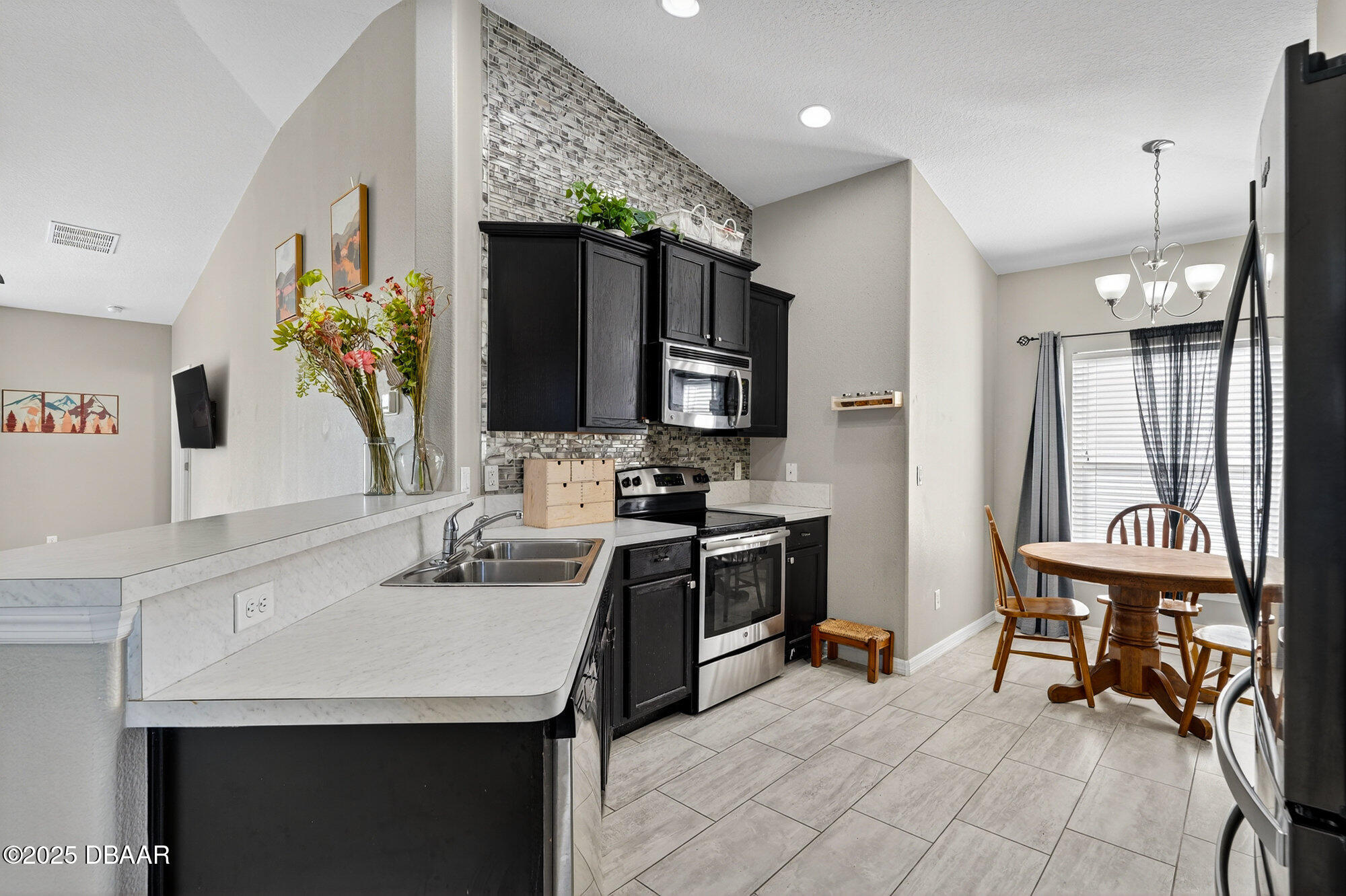 5345 Oak Breeze Avenue