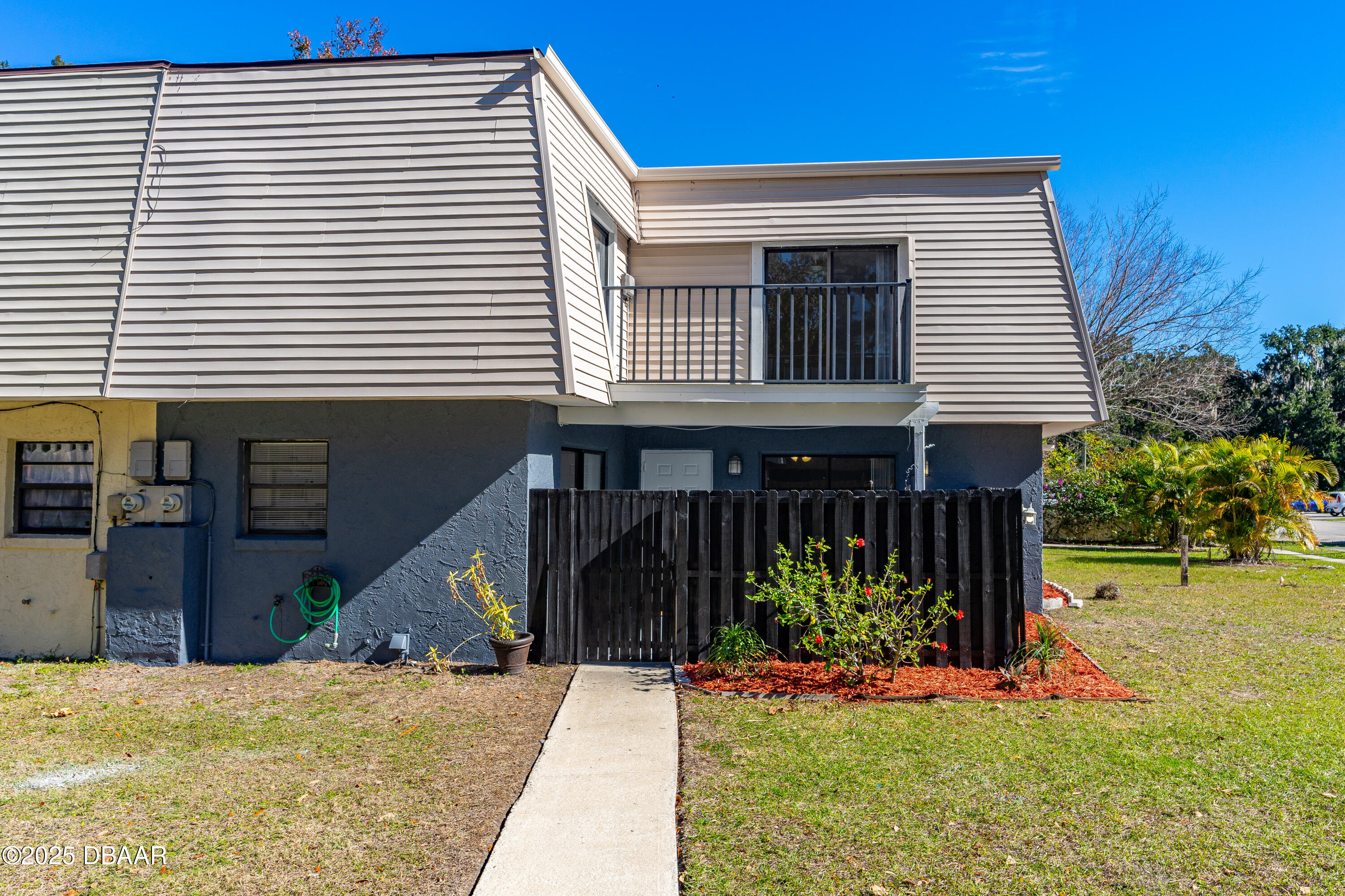 96 Springwood Square