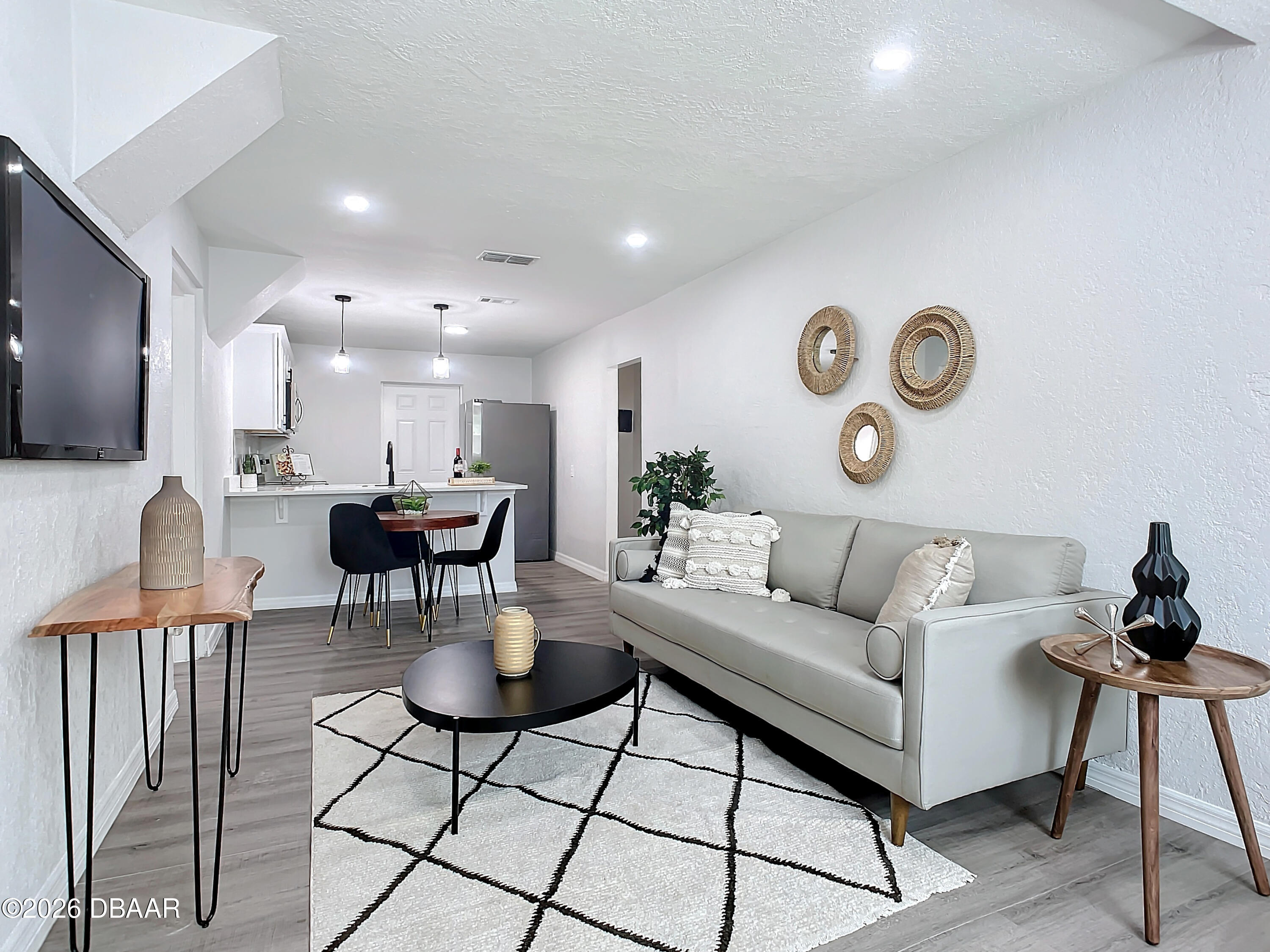 736 N Segrave Street