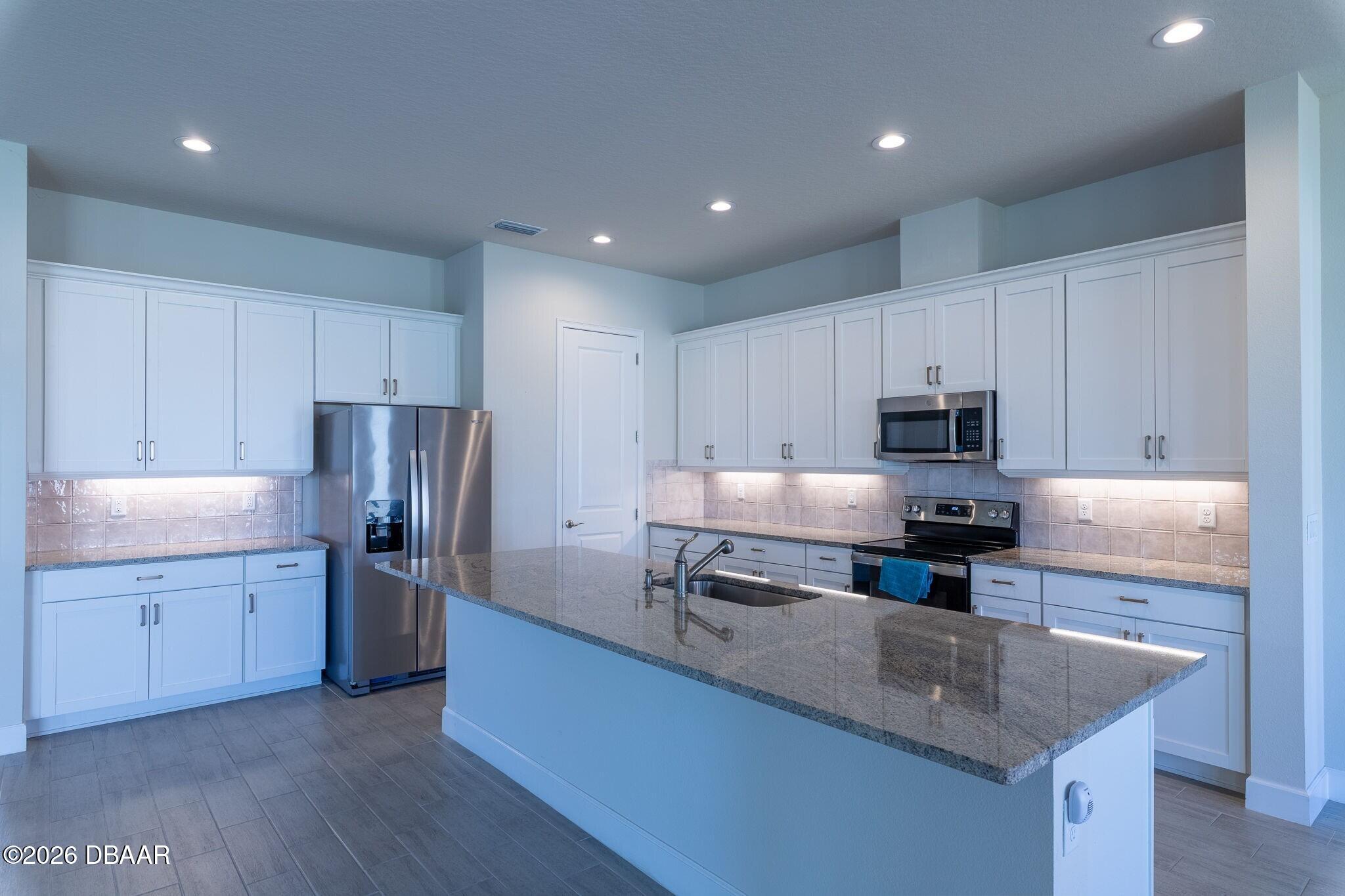 525 Mosaic Boulevard