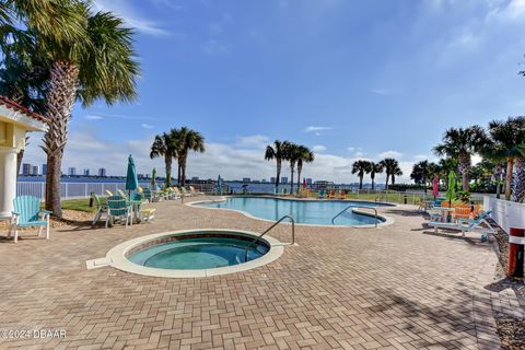 A home in South Daytona