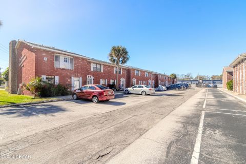 A home in South Daytona