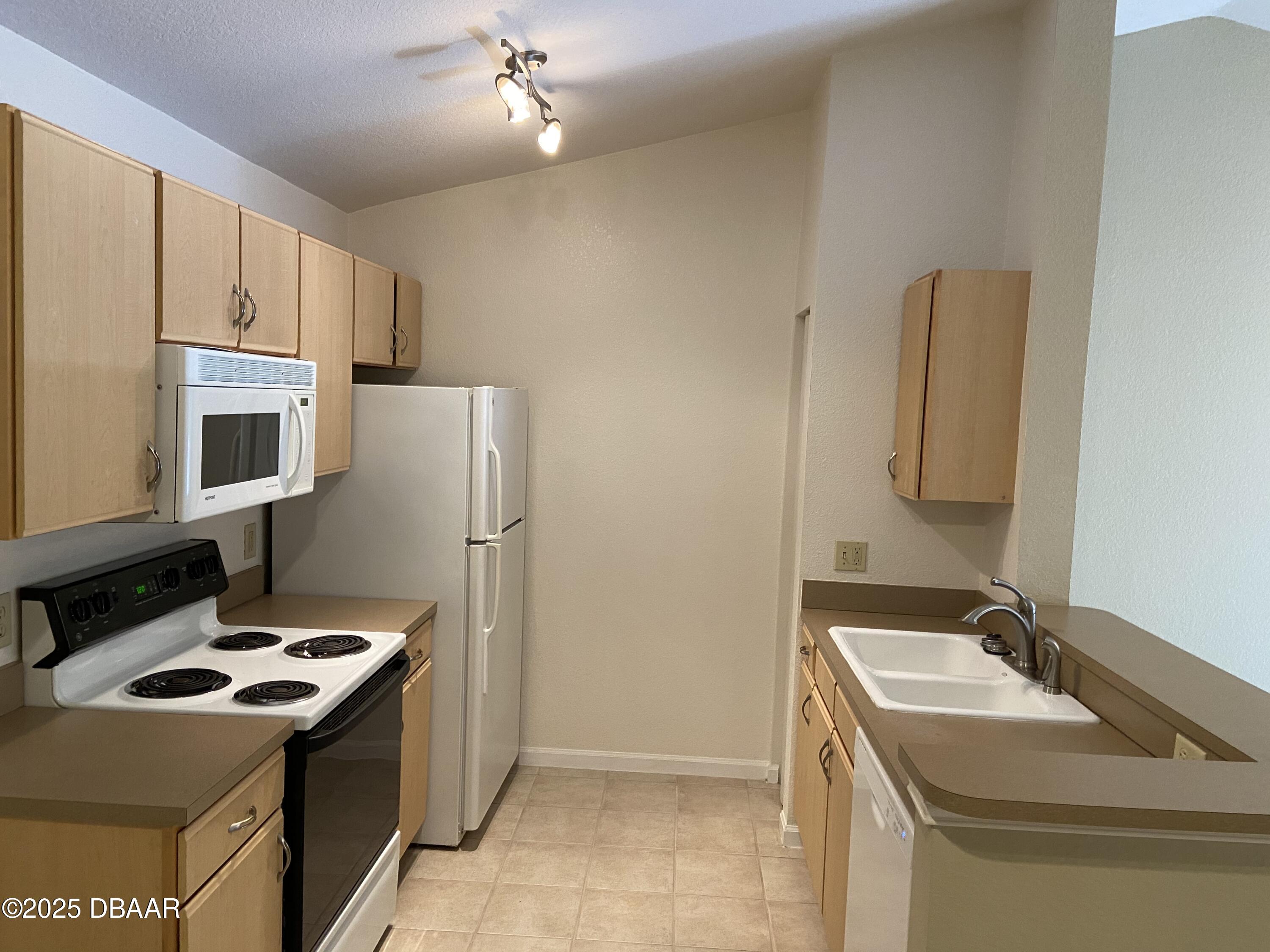 940 Village Trail 2-106
