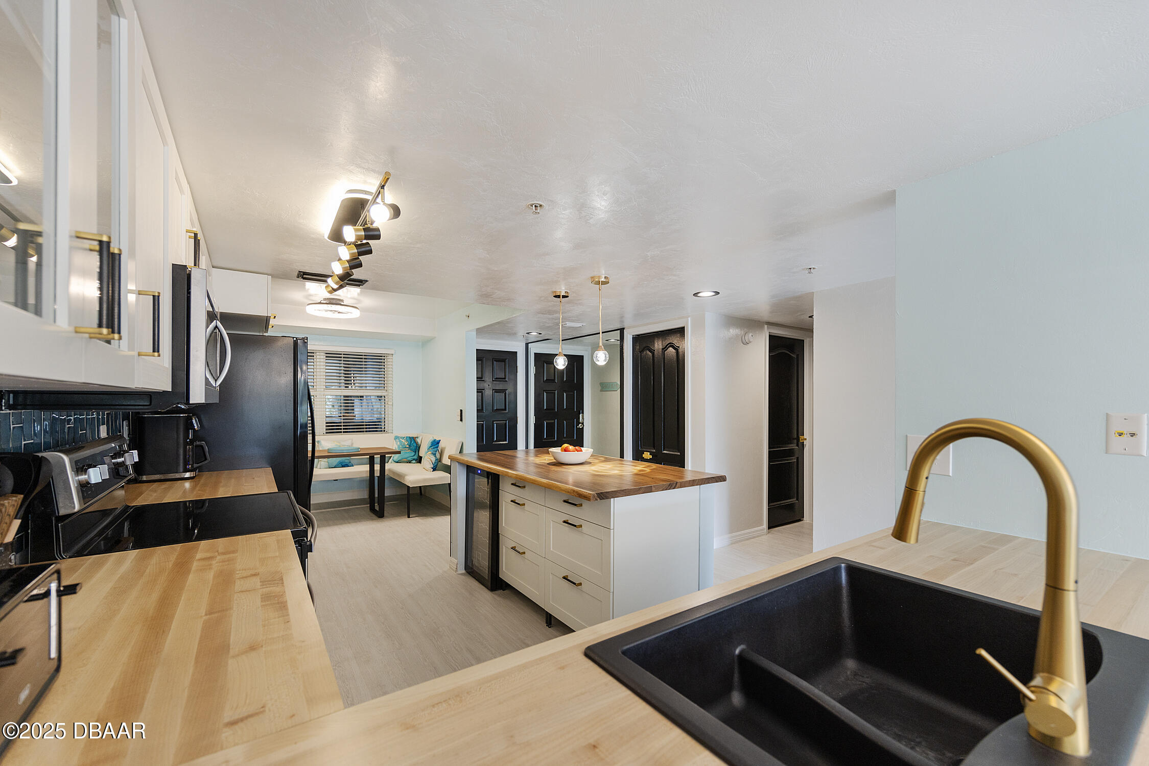 4 Oceans West Boulevard 206-C