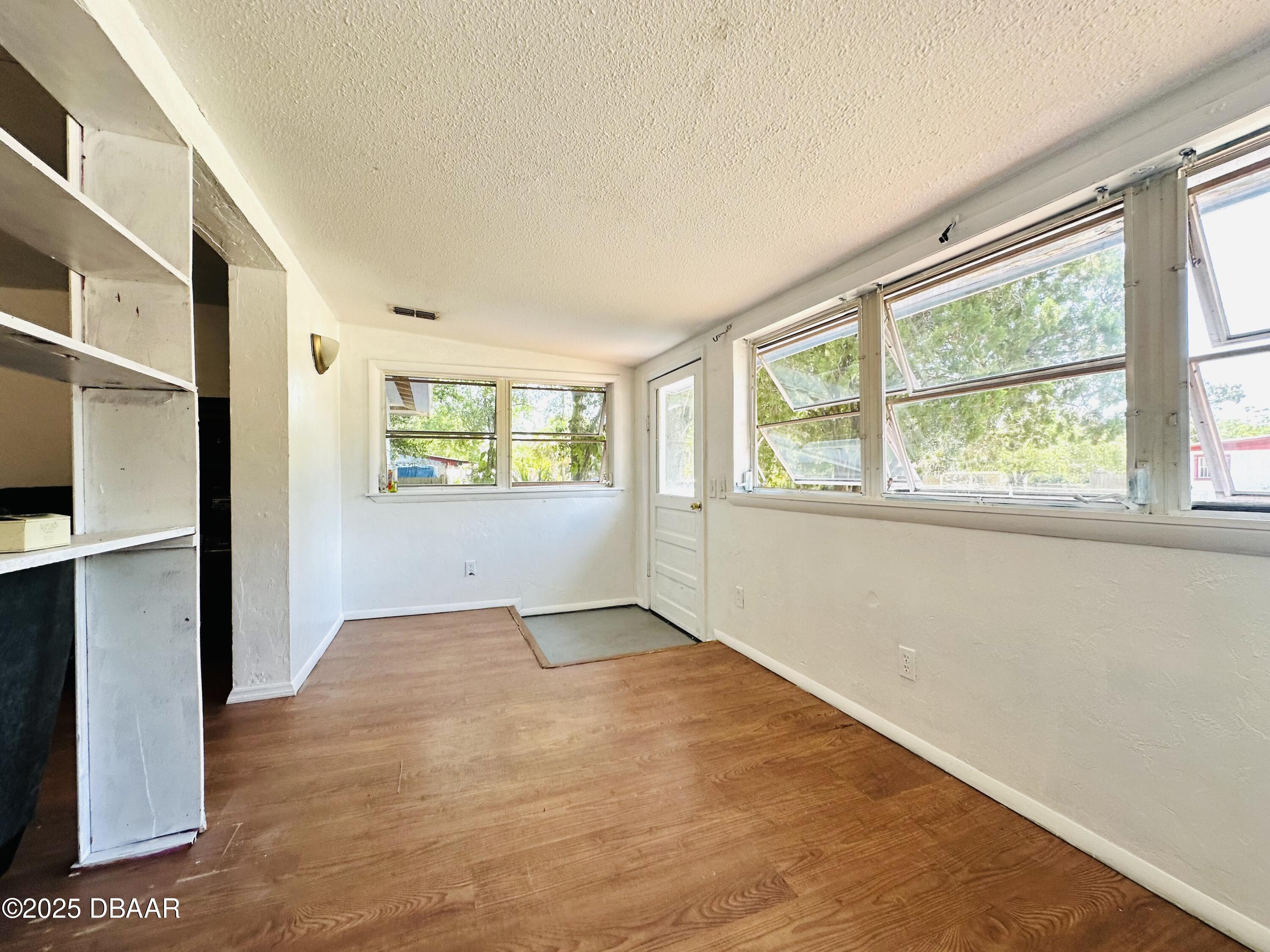 1228 Leon Lane