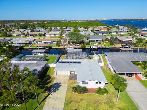 A home in South Daytona