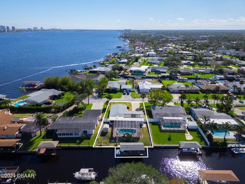 A home in South Daytona