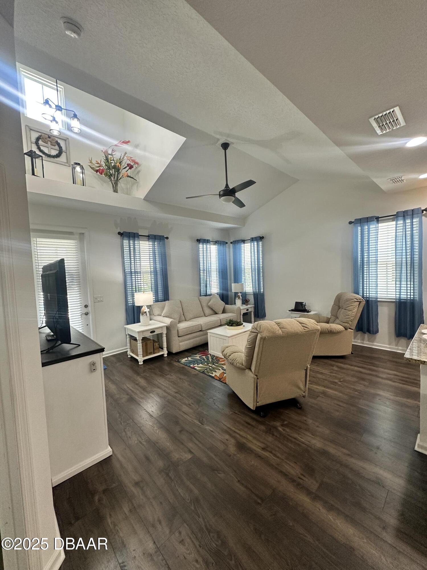 562 Landshark Boulevard