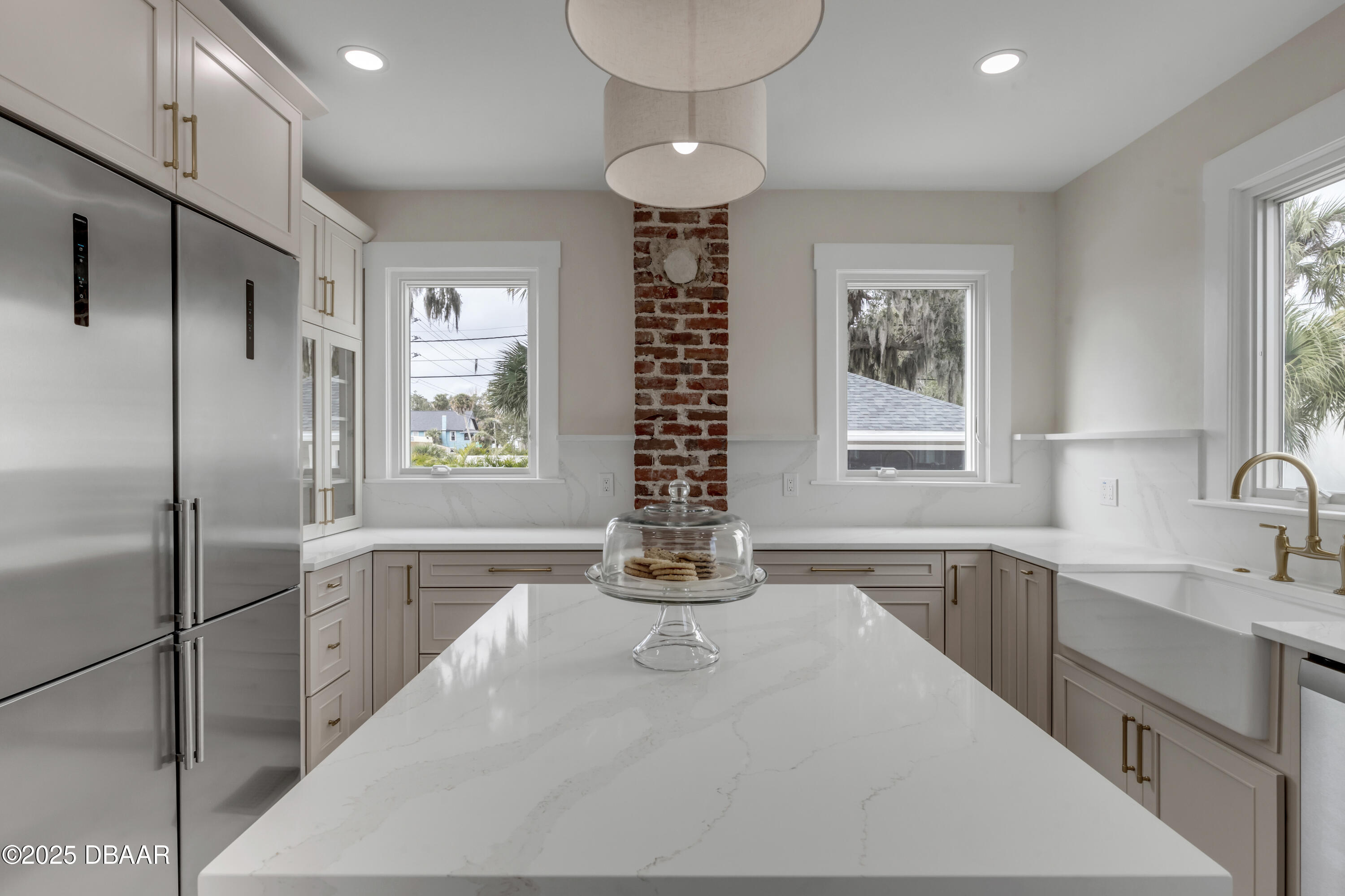 214 S Riverside Drive