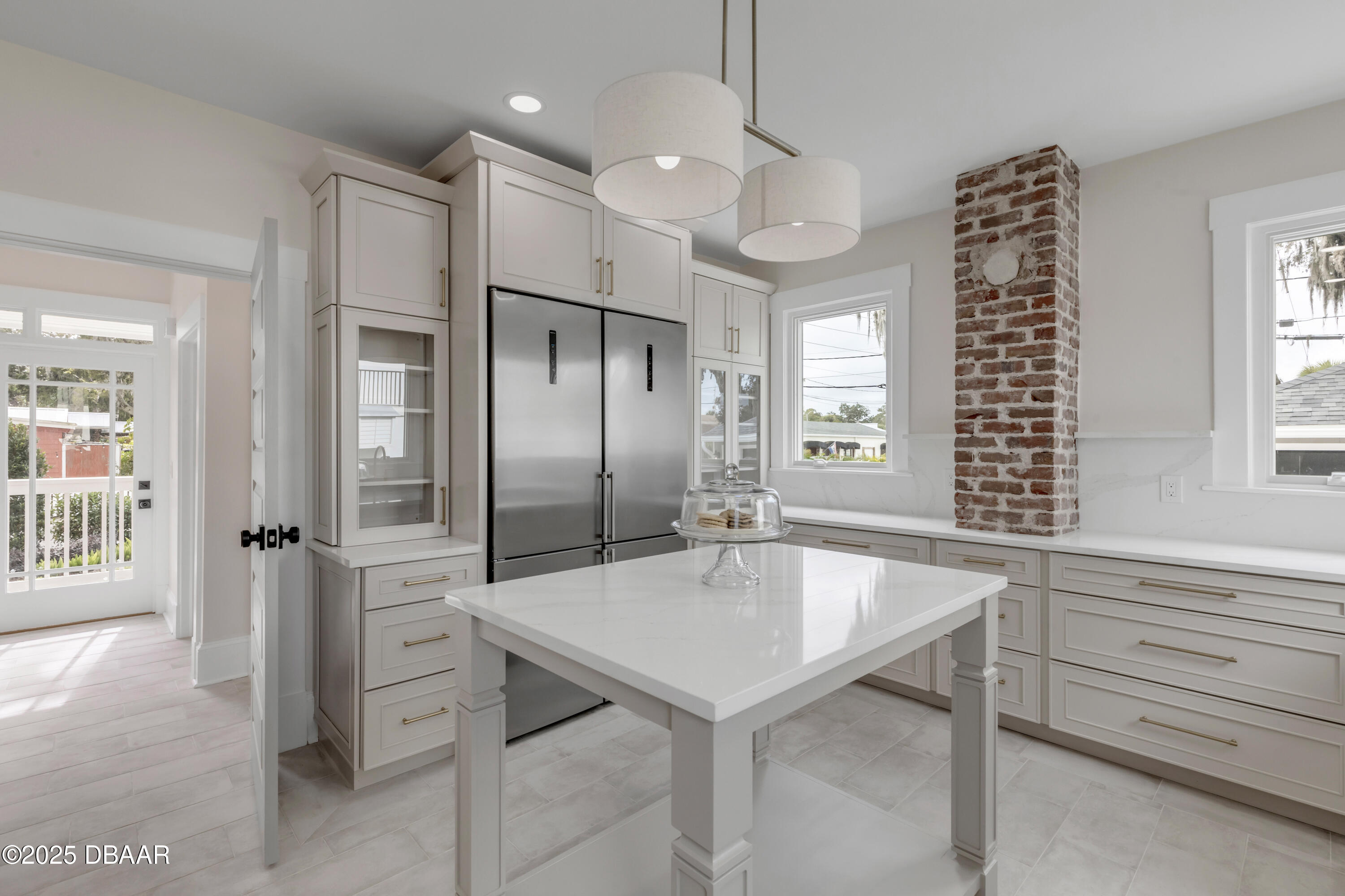 214 S Riverside Drive