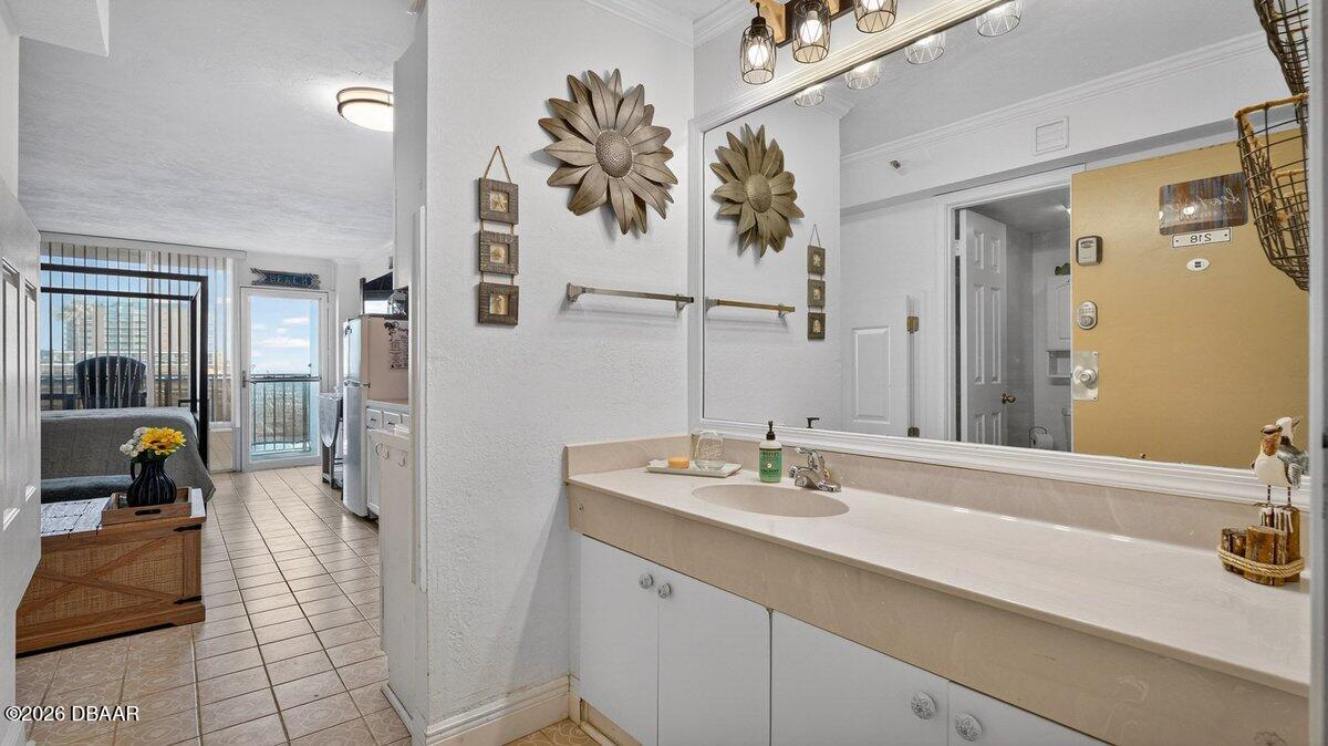 2043 S Atlantic Avenue