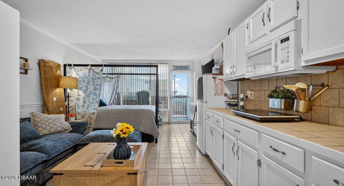 2043 S Atlantic Avenue