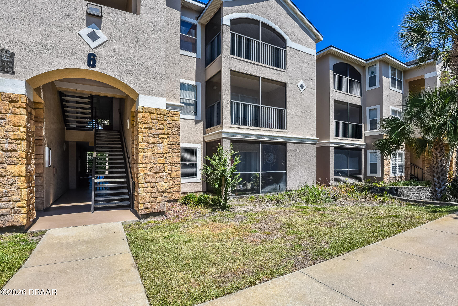 940 Village Trail