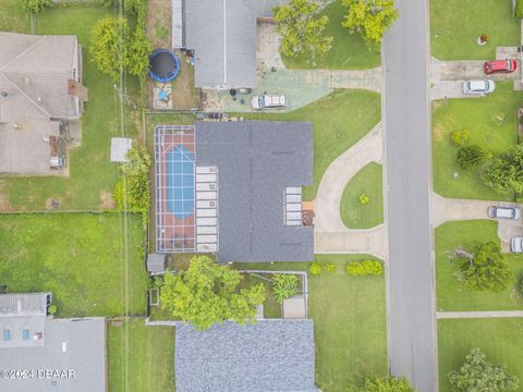 A home in South Daytona