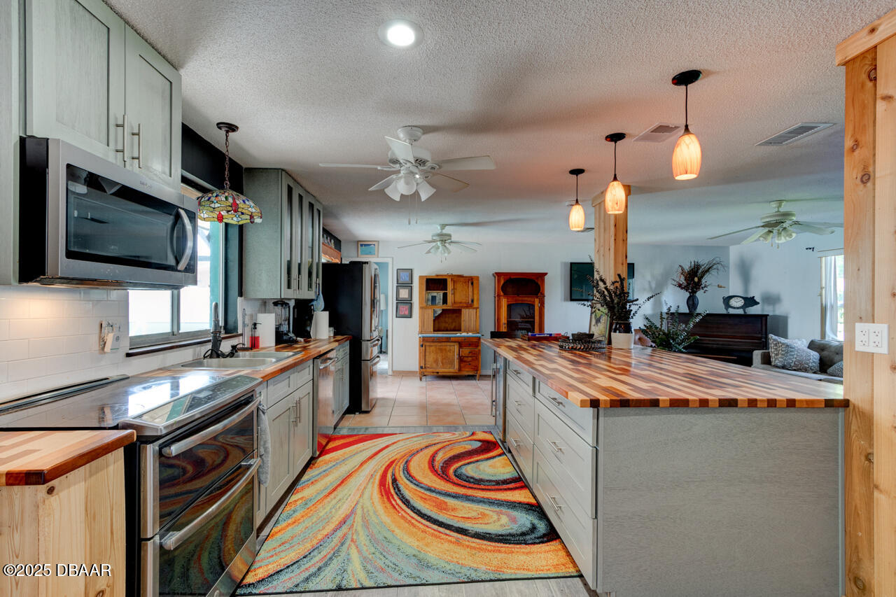 1209 Sunland Road