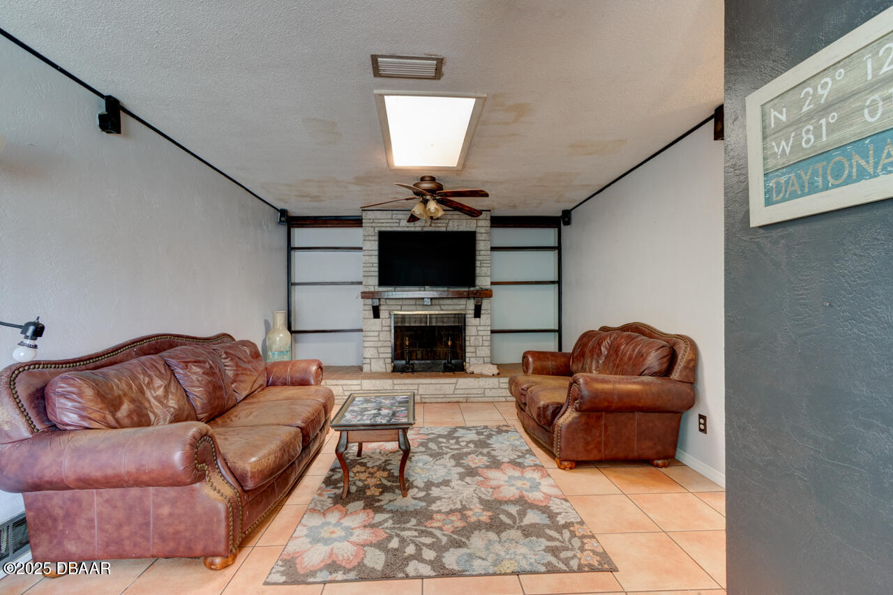 1209 Sunland Road