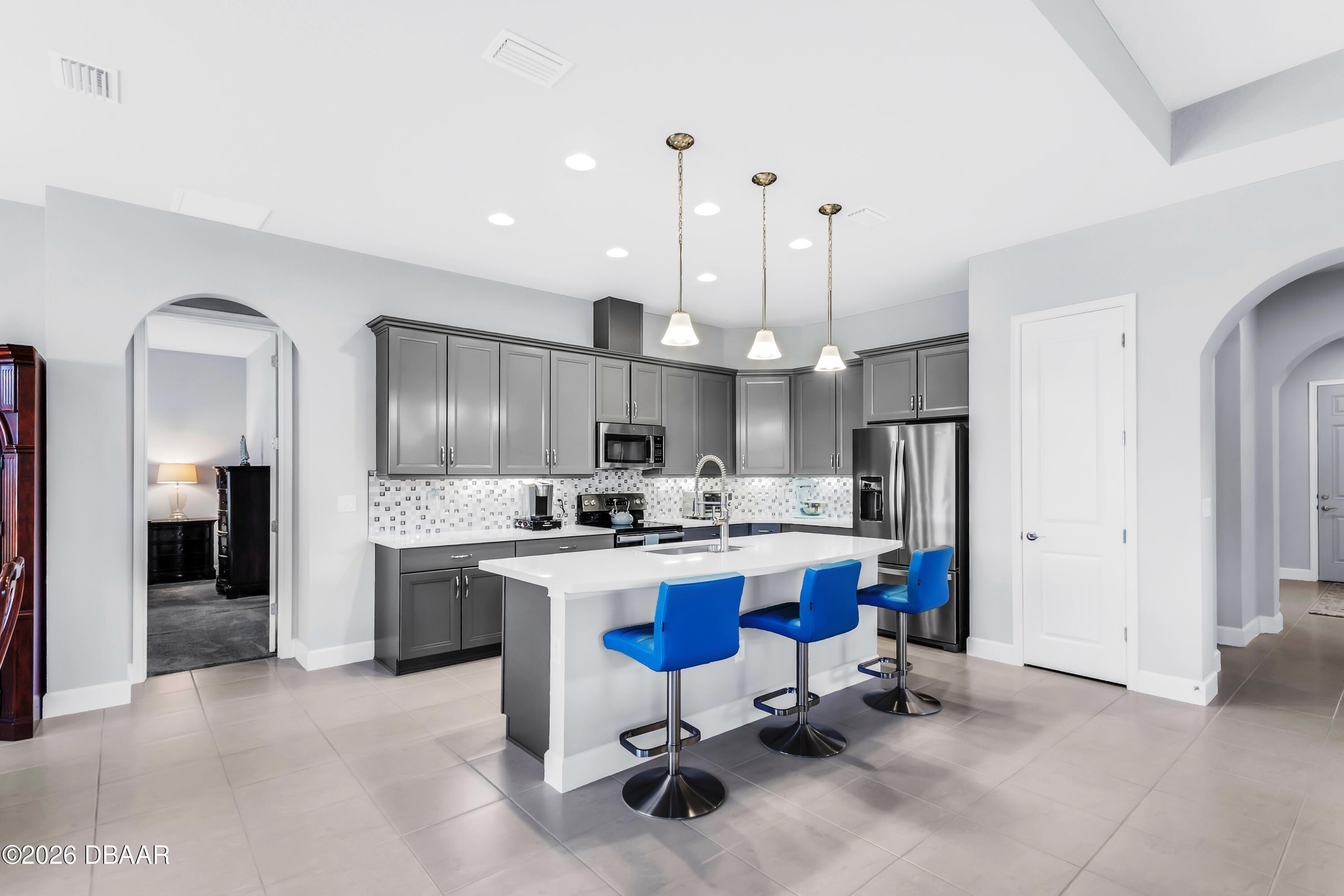 6236 W Fallsgrove Lane