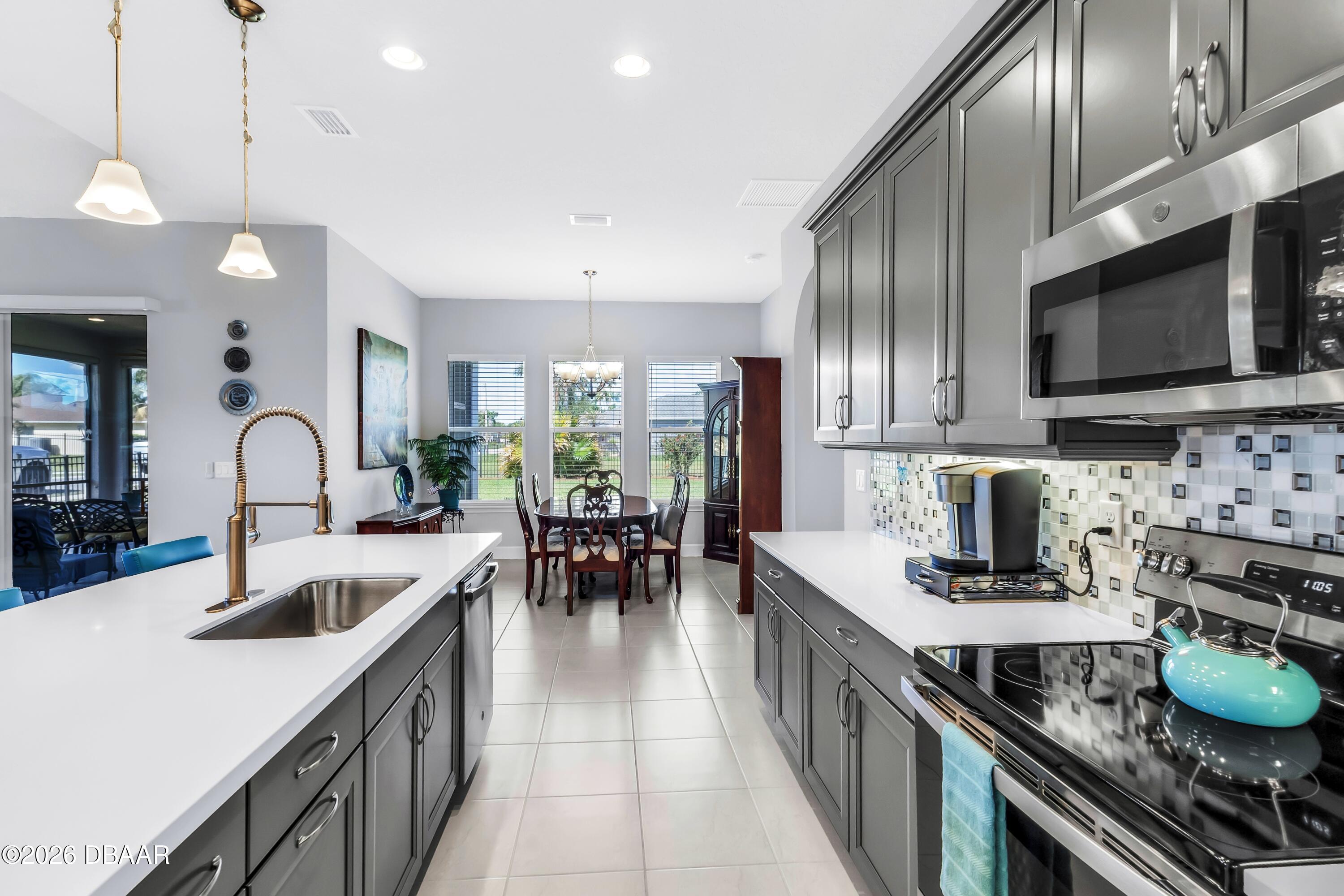 6236 W Fallsgrove Lane