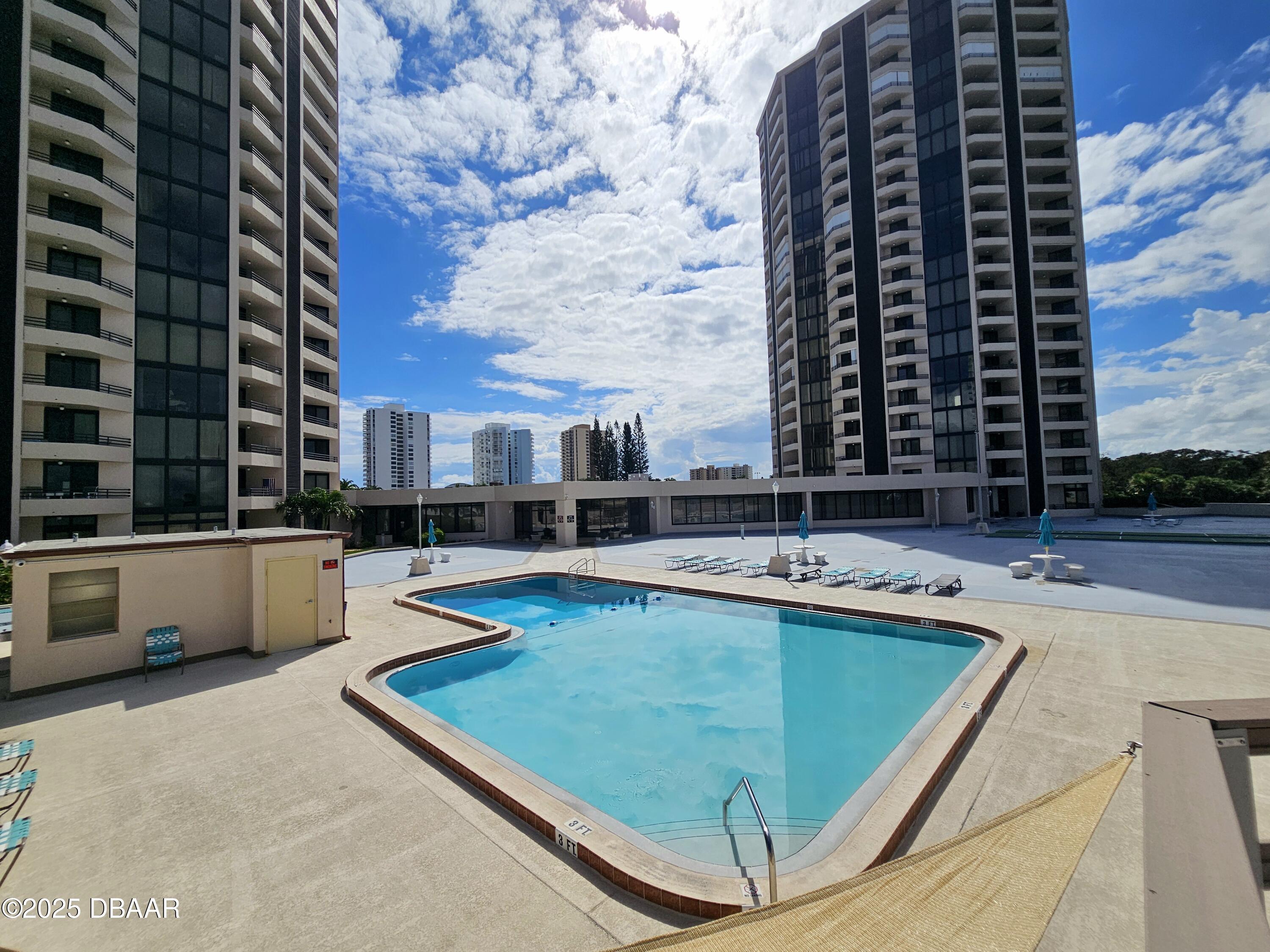 1 Oceans West Boulevard