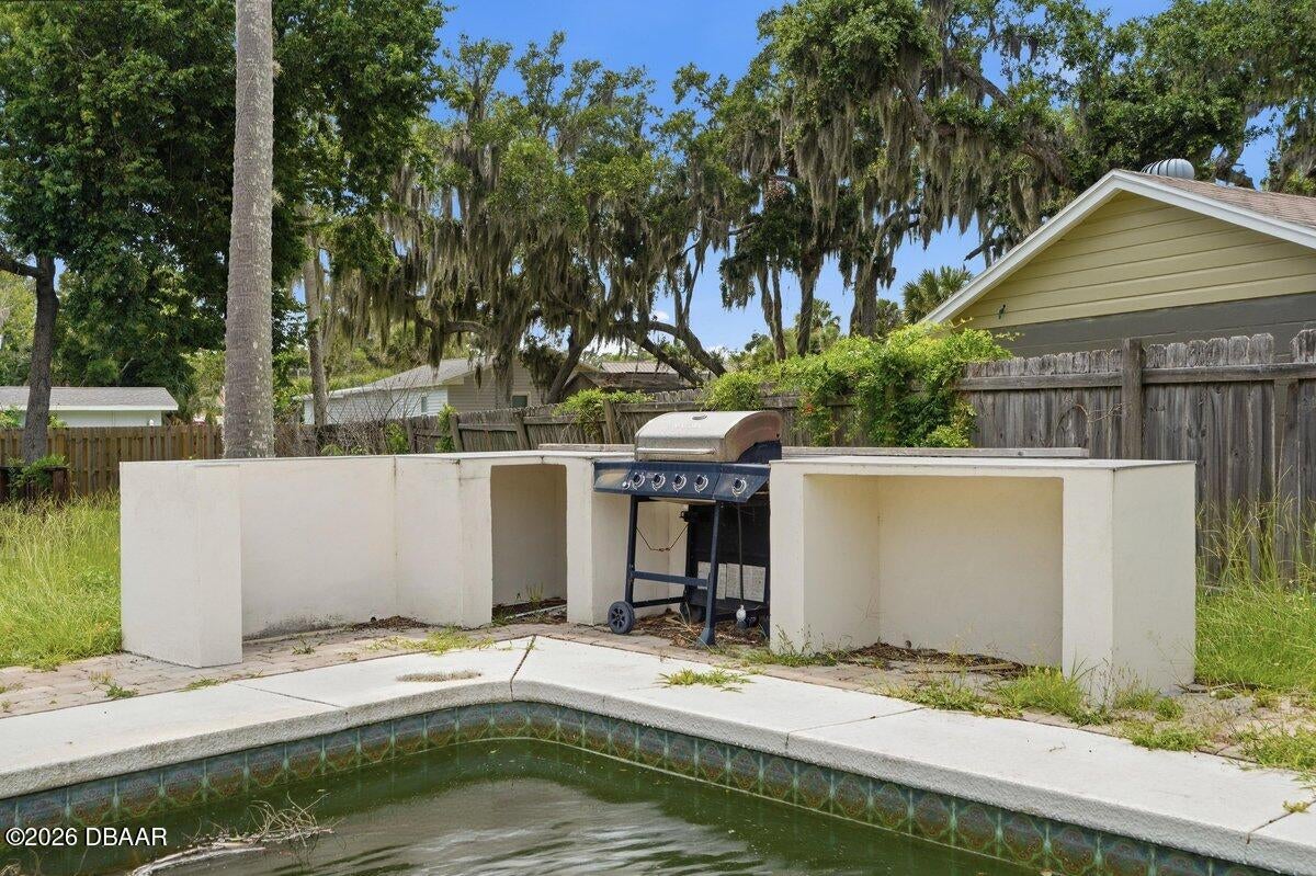 5202 Riverside Drive