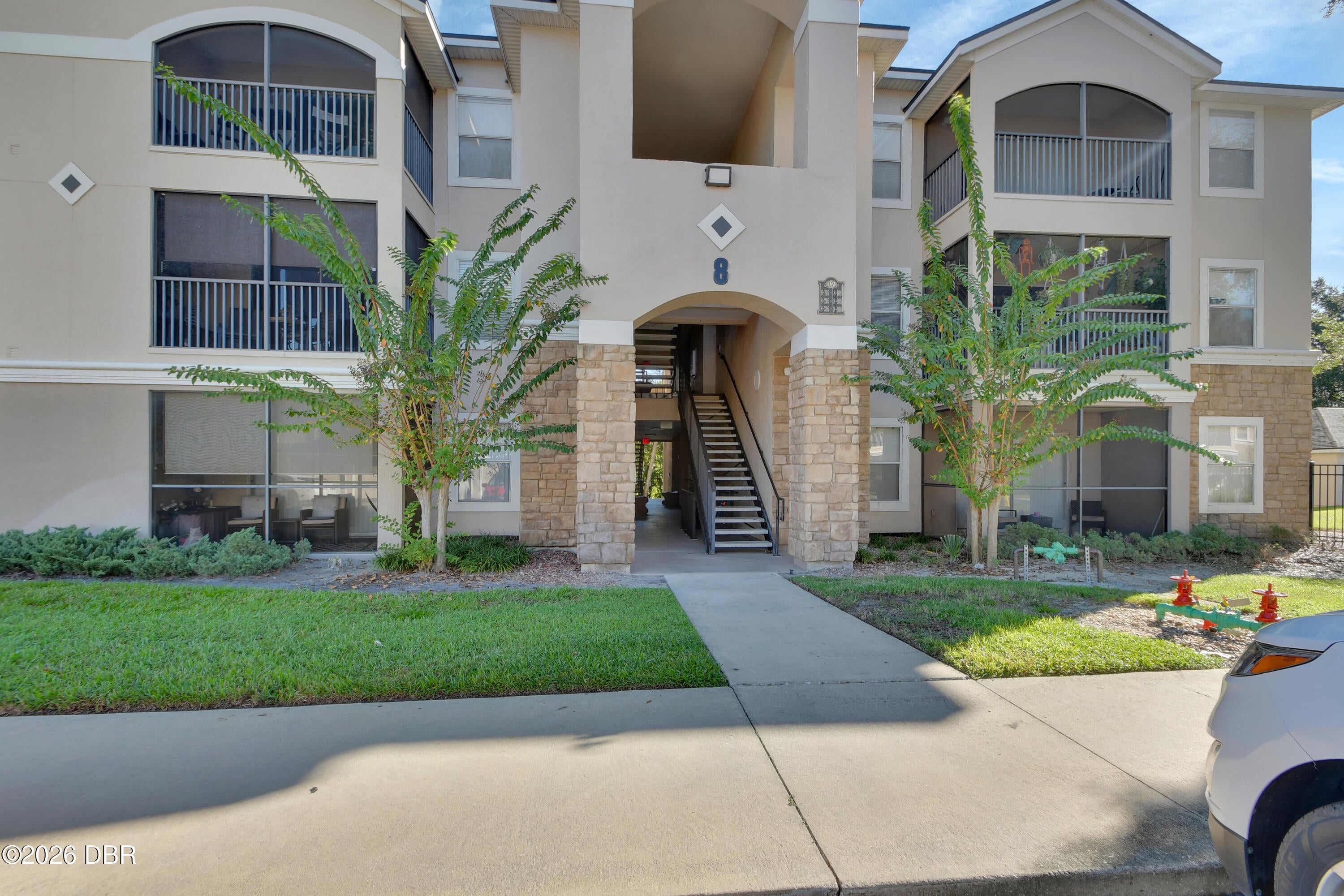 940 Village Trail