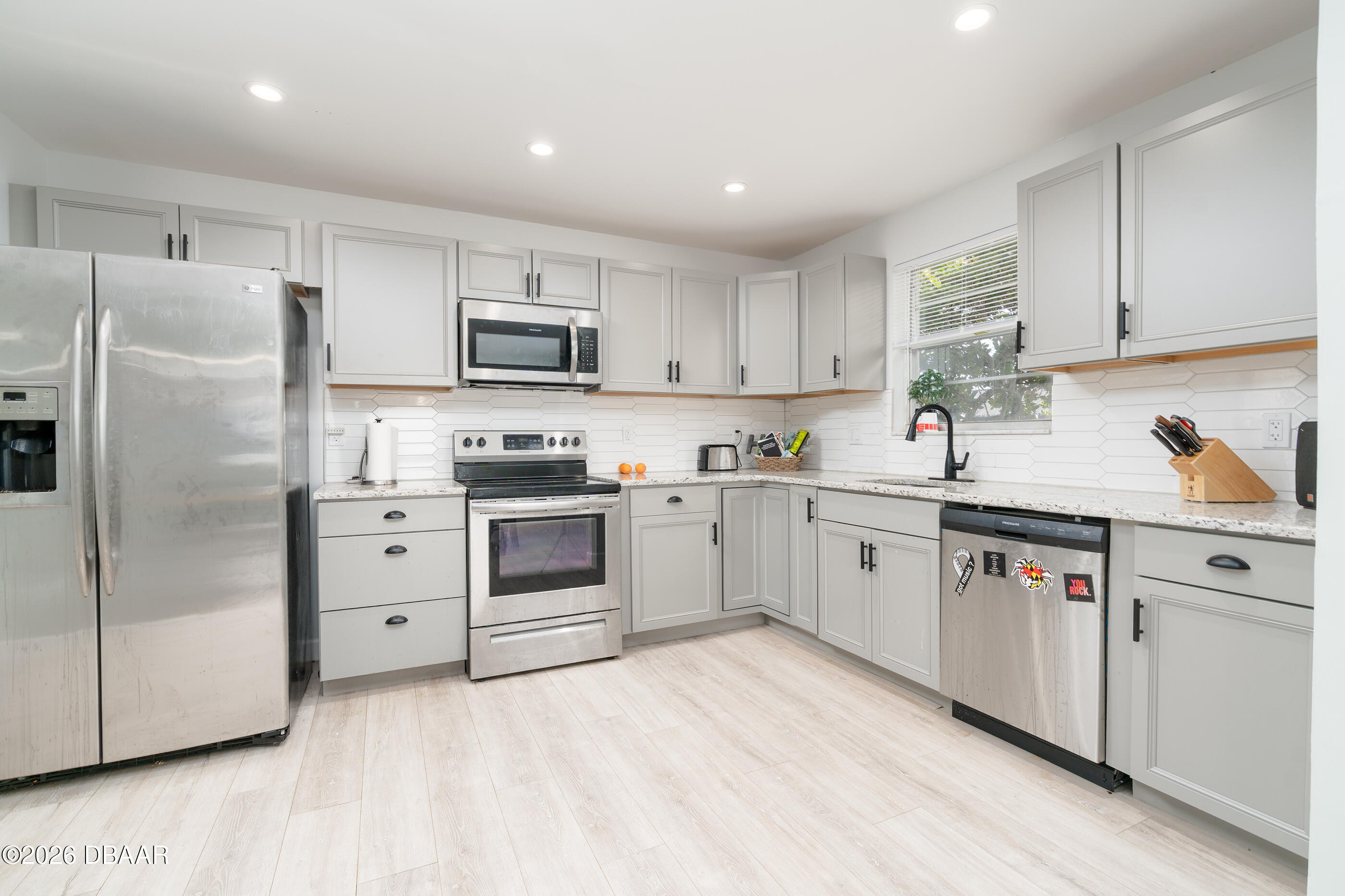 743 Knollview Boulevard