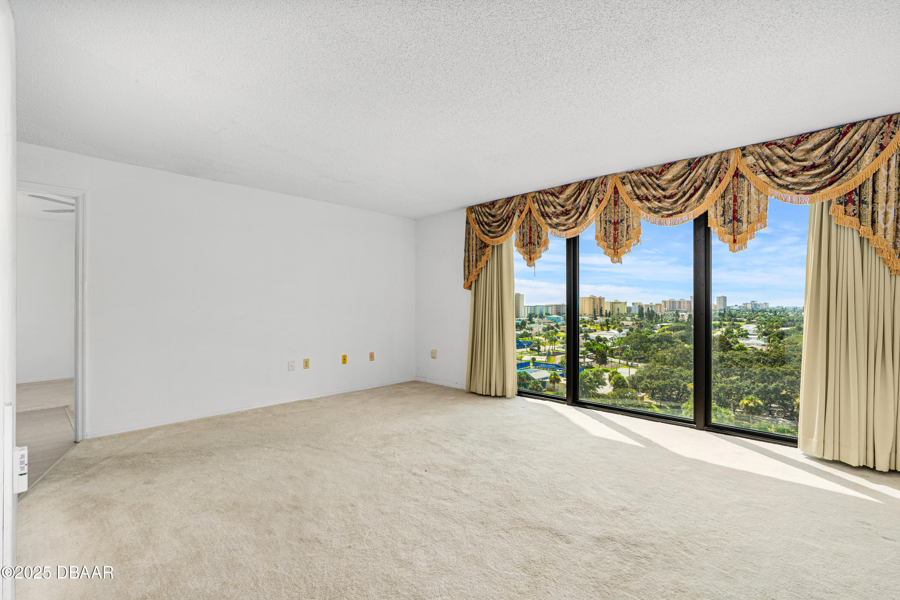 1 Oceans West Boulevard 8B1