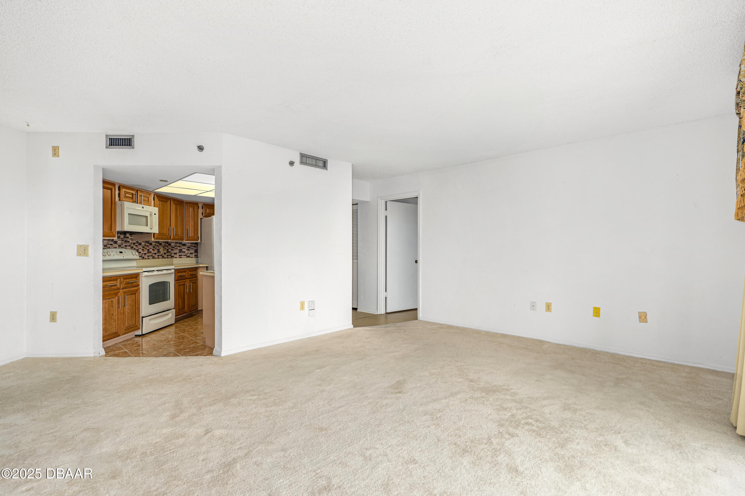 1 Oceans West Boulevard 8B1