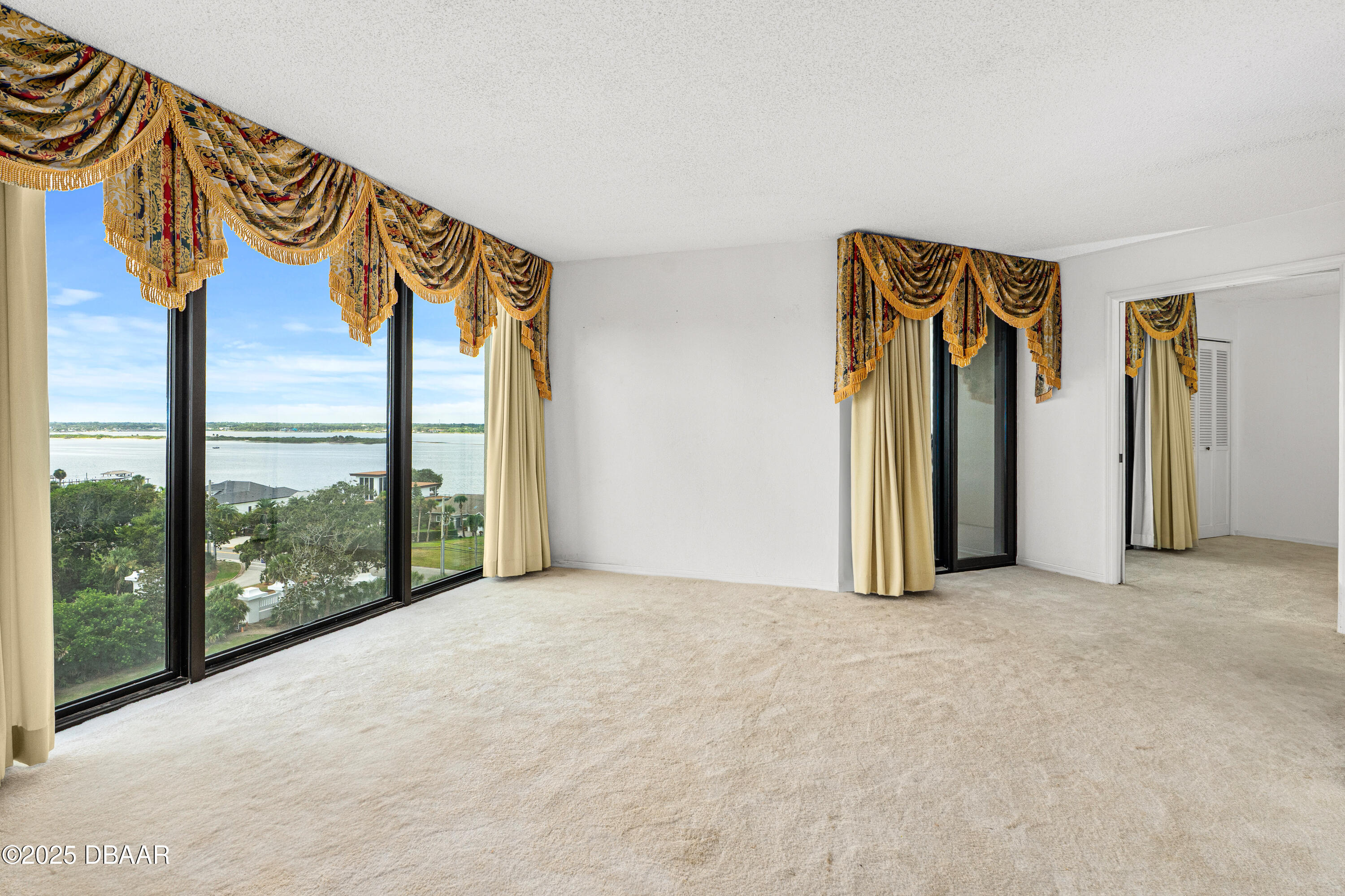 1 Oceans West Boulevard 8B1