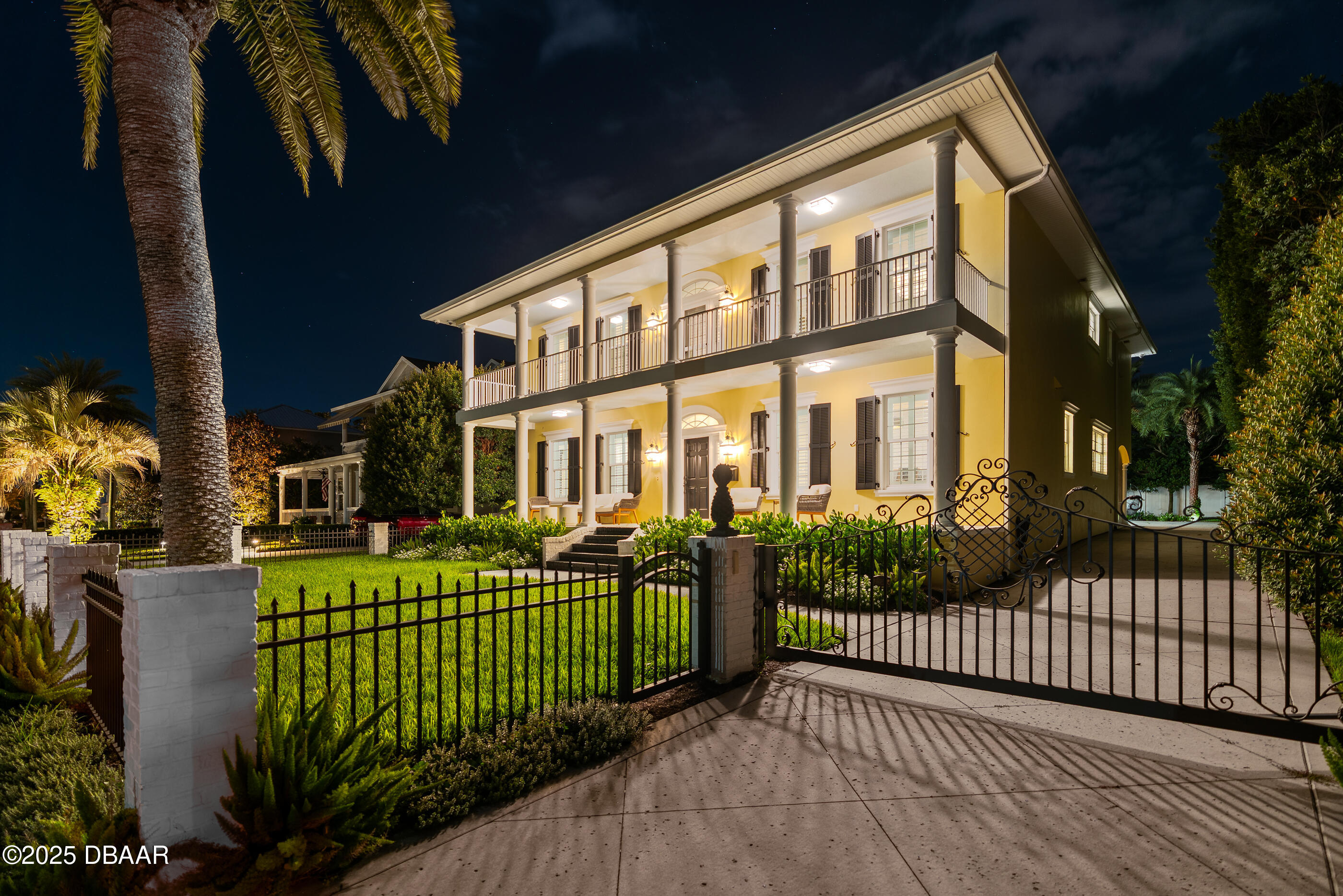 1212 S Riverside Drive