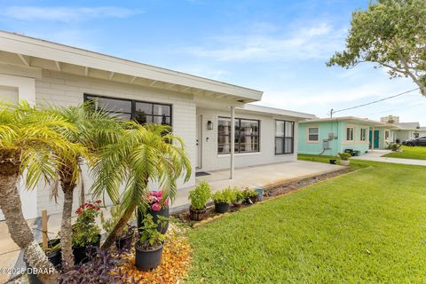 215 Woodland Avenue Daytona Beach FL 32118