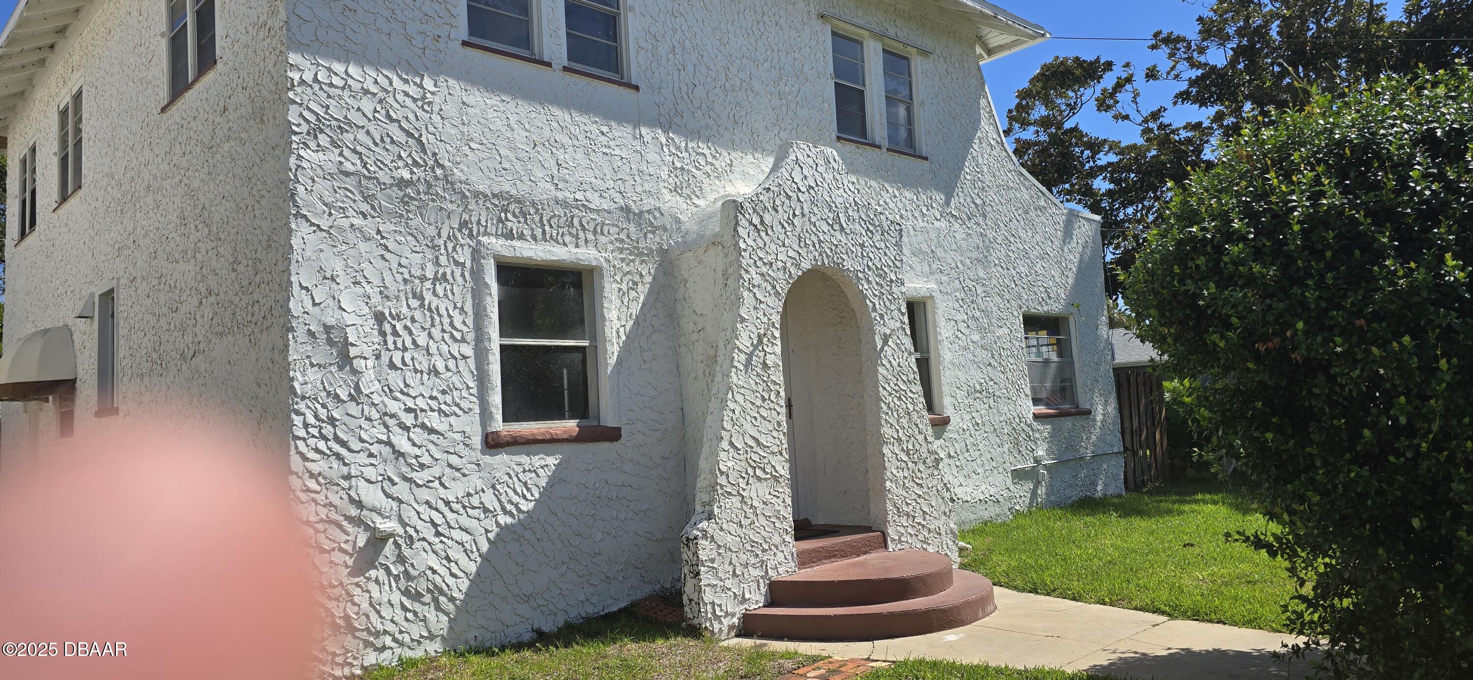 213 Arlington Way