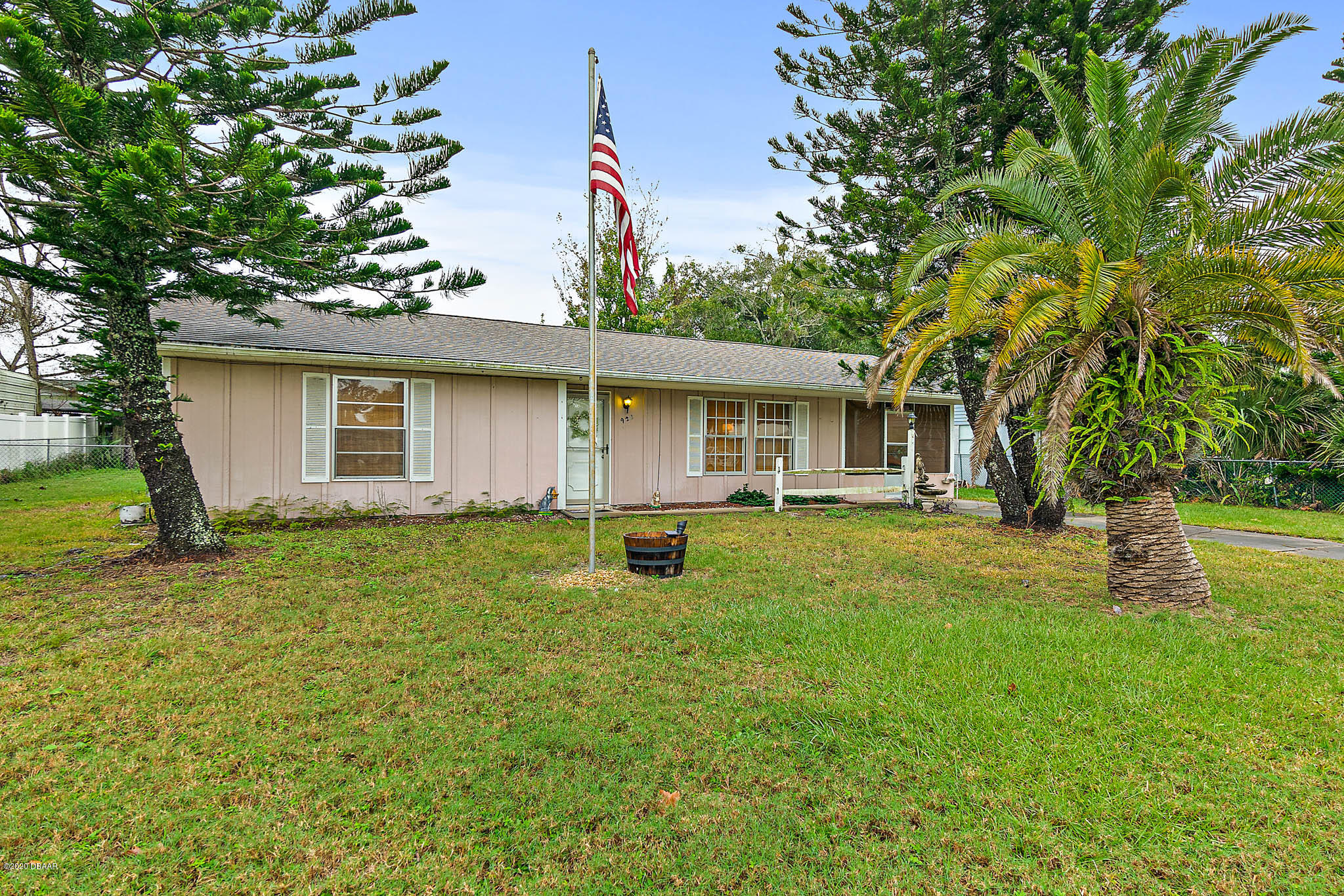 Photo 1 of 33 — 922 Fernald Street, Edgewater, FL 32132