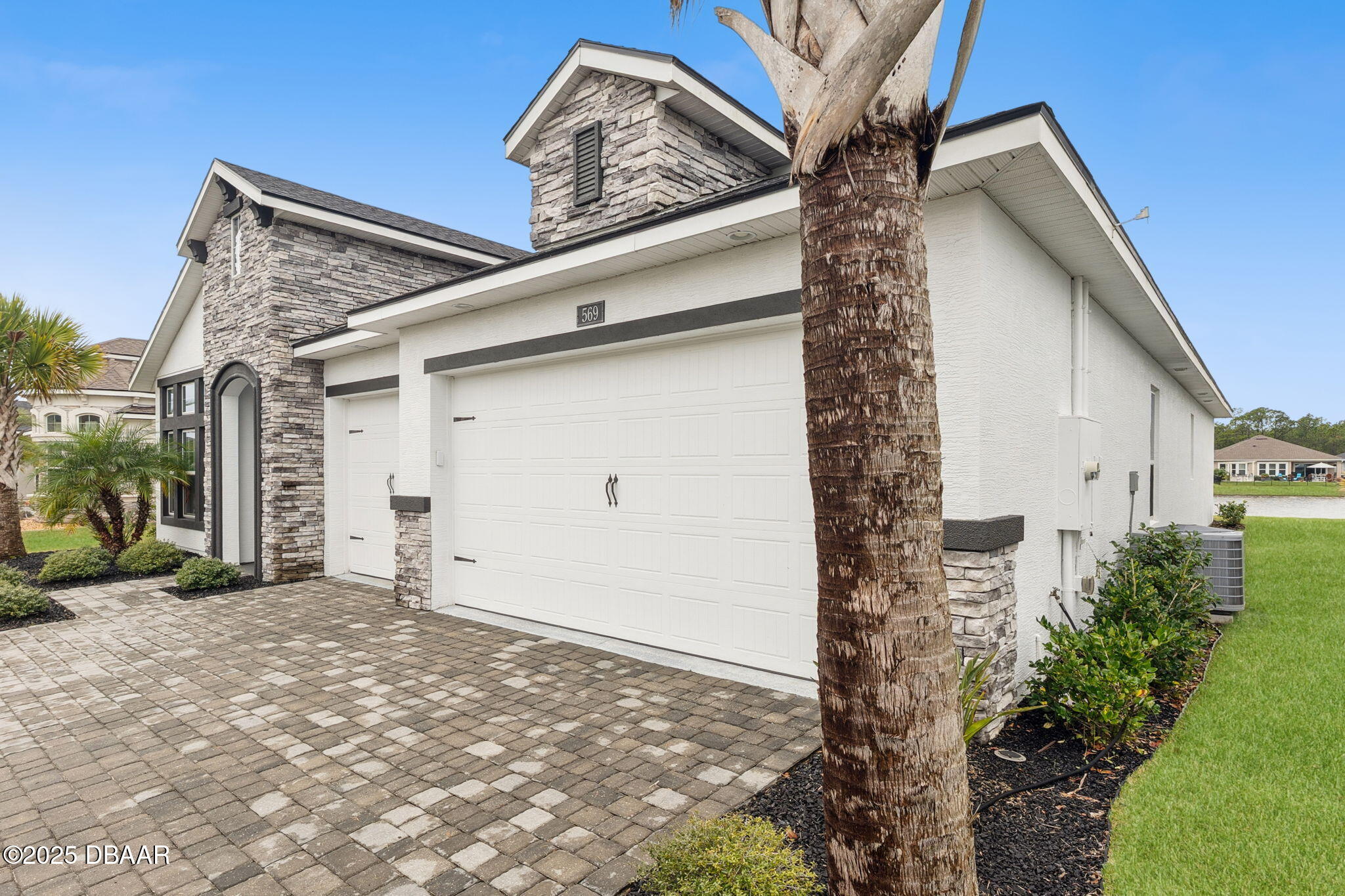 569 Mosaic Boulevard