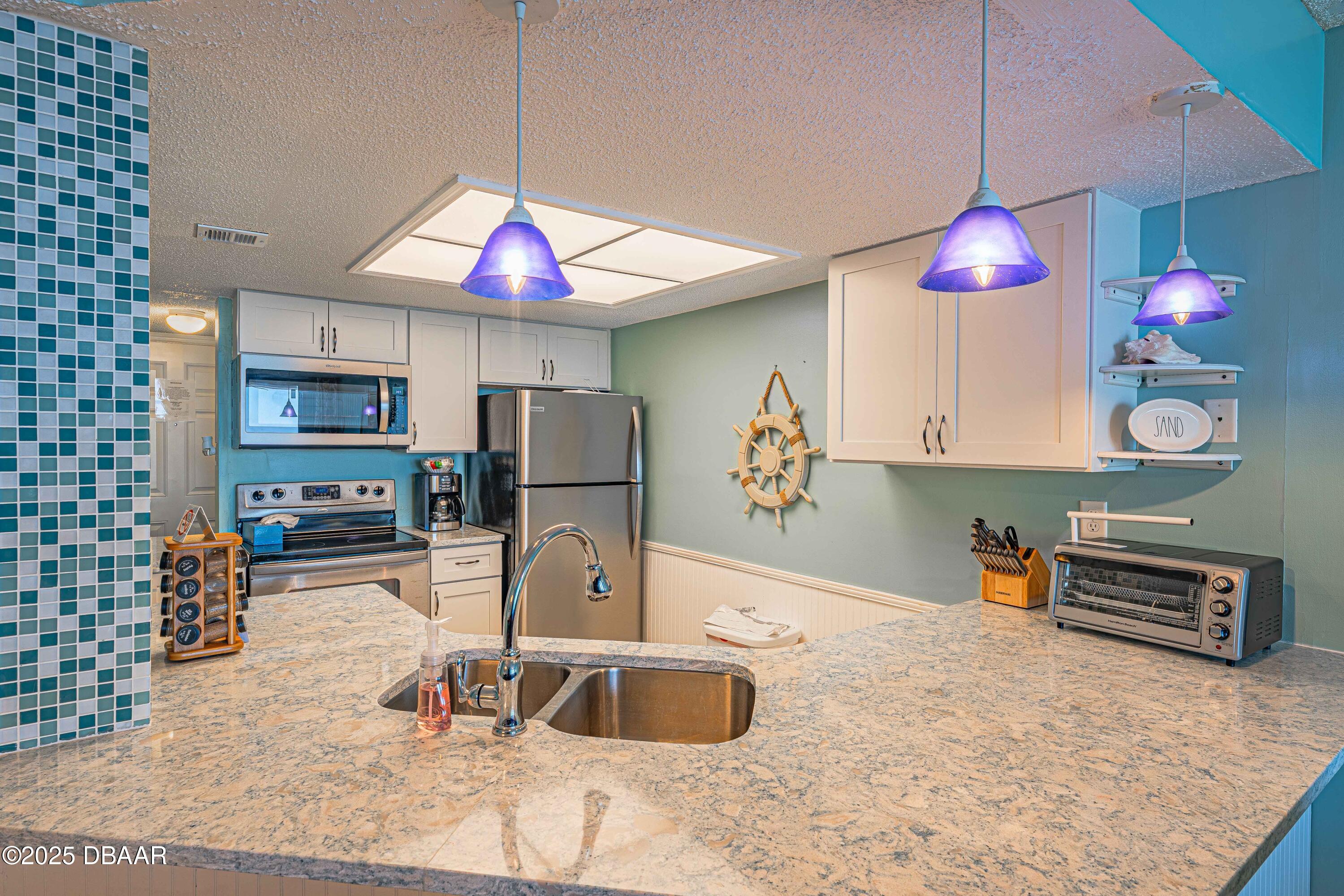 4453 S Atlantic Avenue