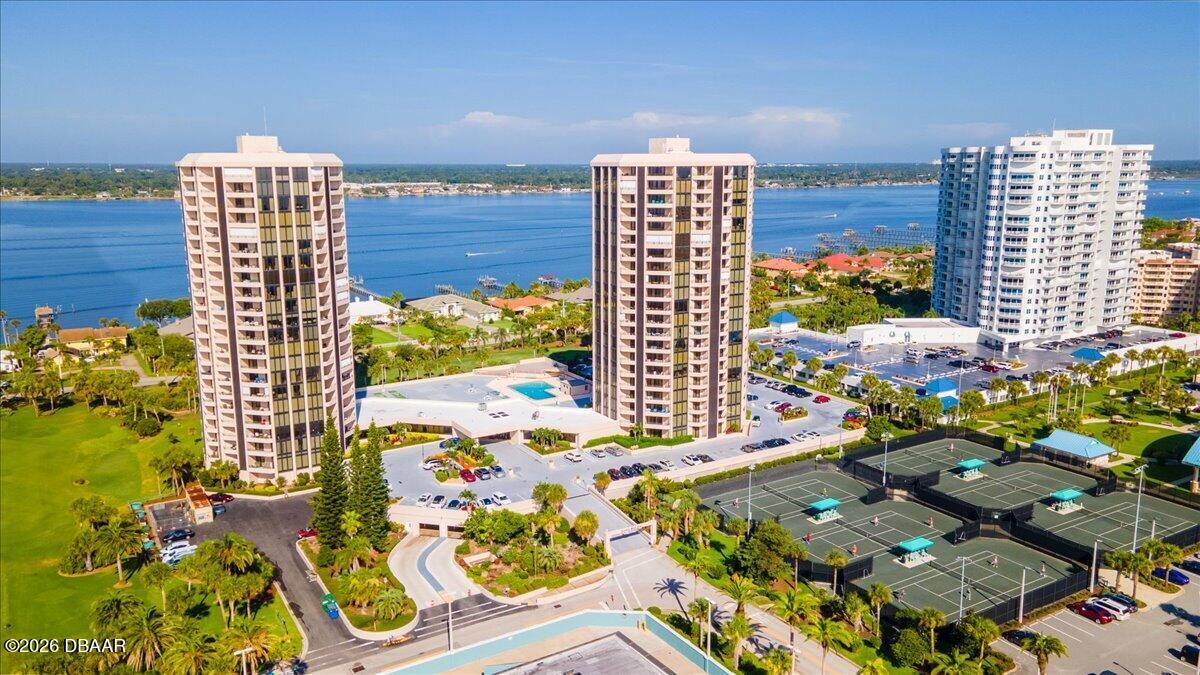 1 Oceans West Boulevard