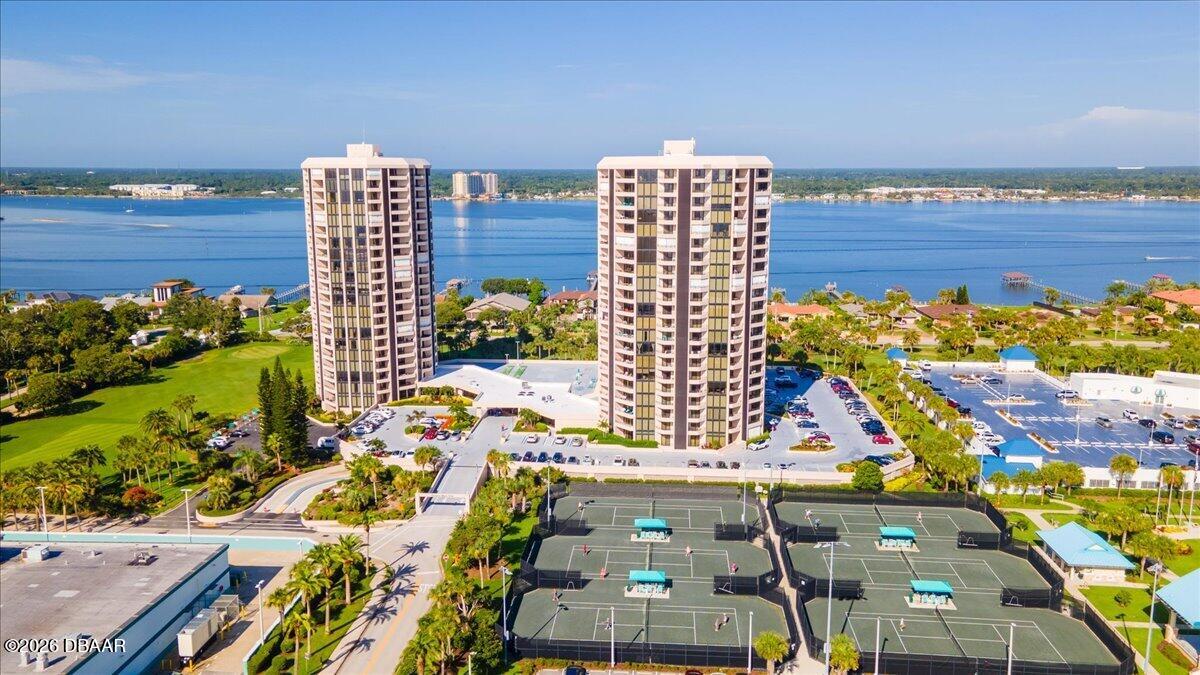 1 Oceans West Boulevard