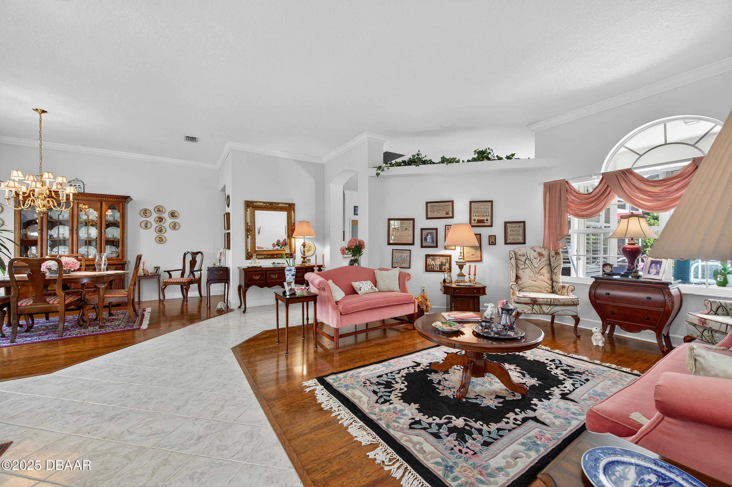 8 Fox Cliff Way
