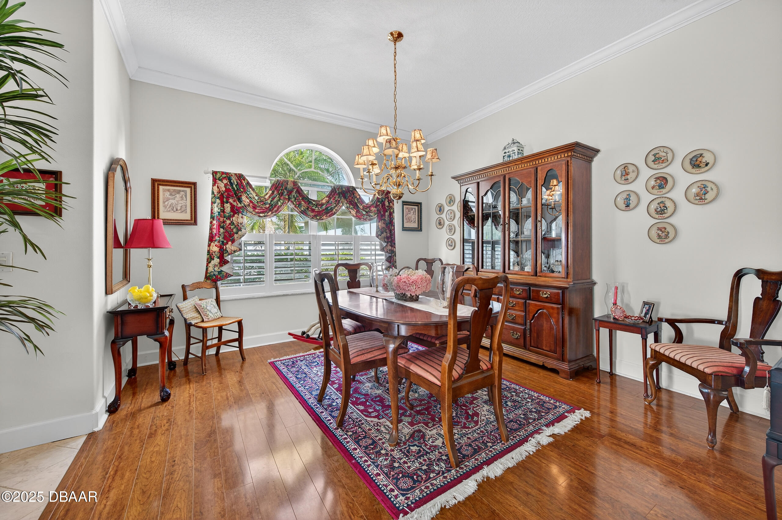 8 Fox Cliff Way