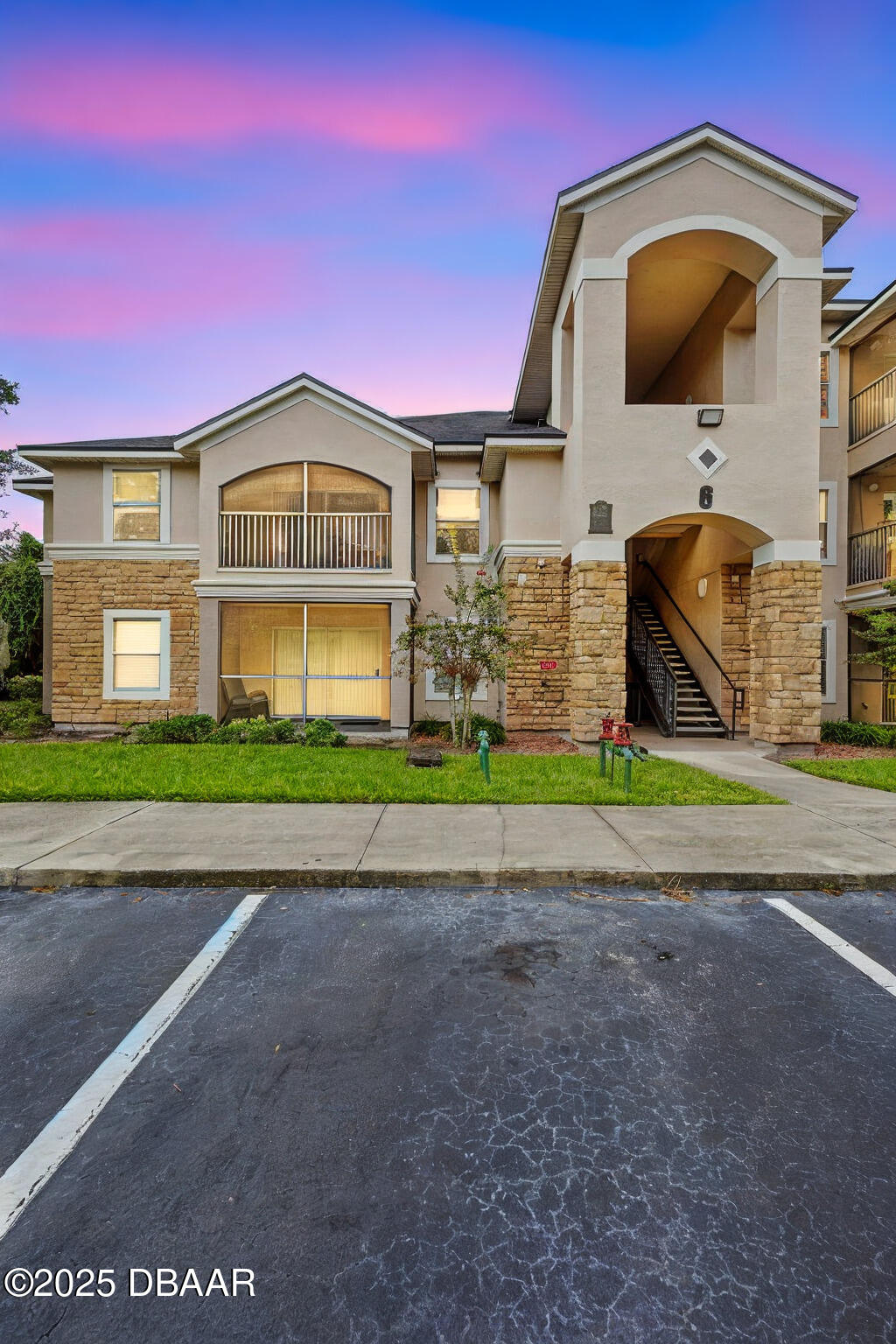 940 Village Trail 6-201