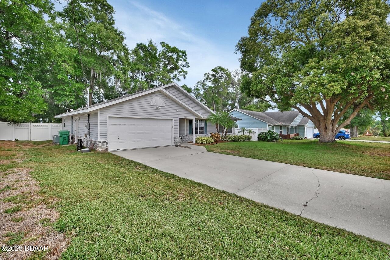 941 Village Lake Drive N