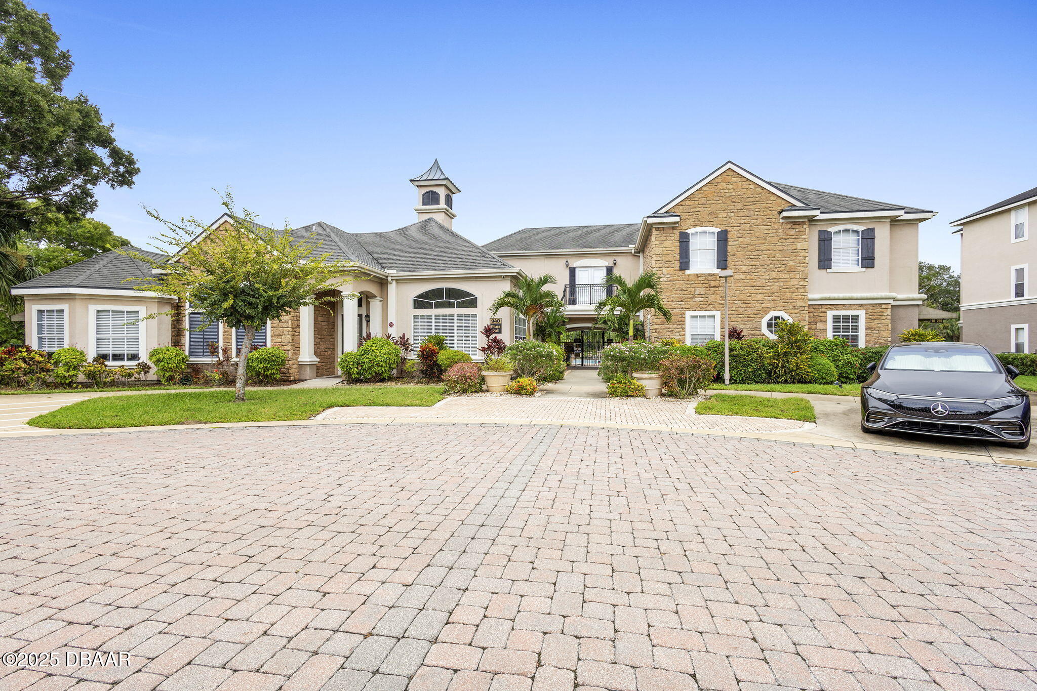 940 Village Trail