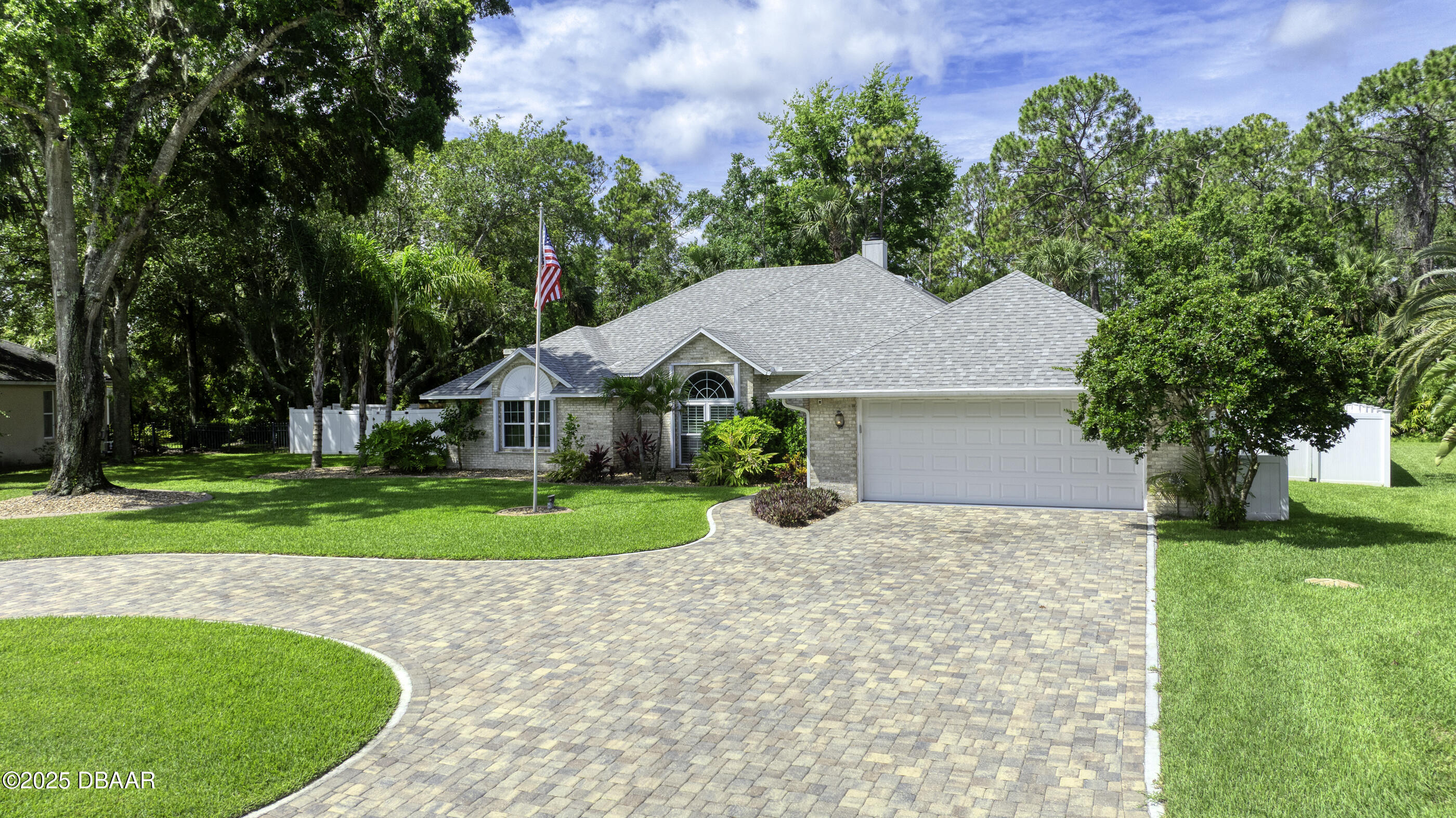 9 Crescent Lake Way