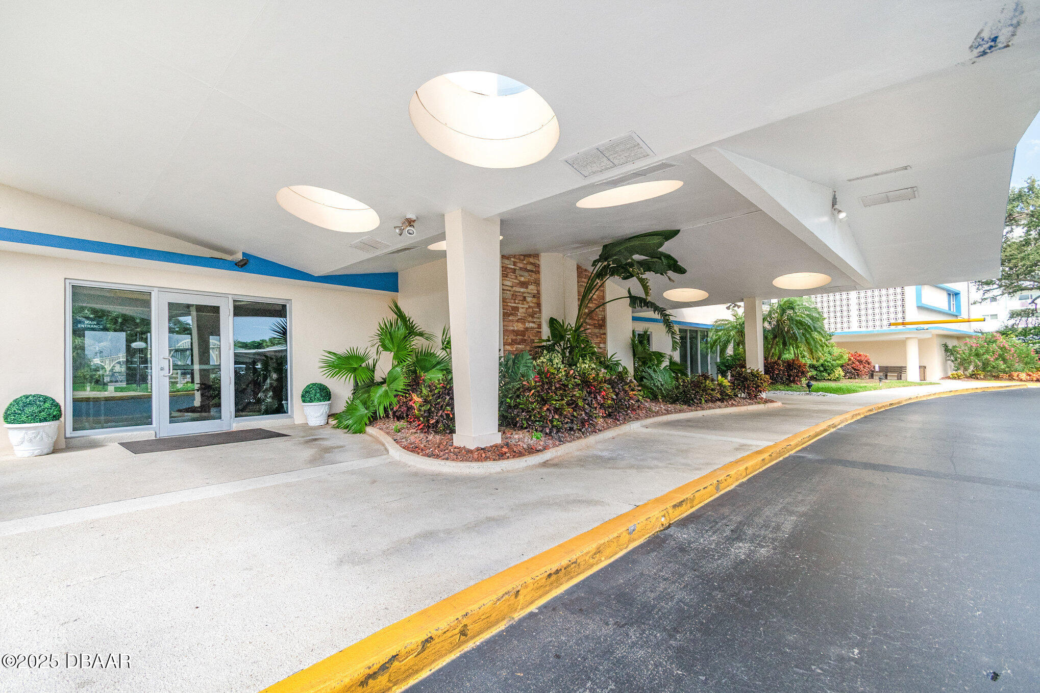 1224 S Peninsula Drive 511