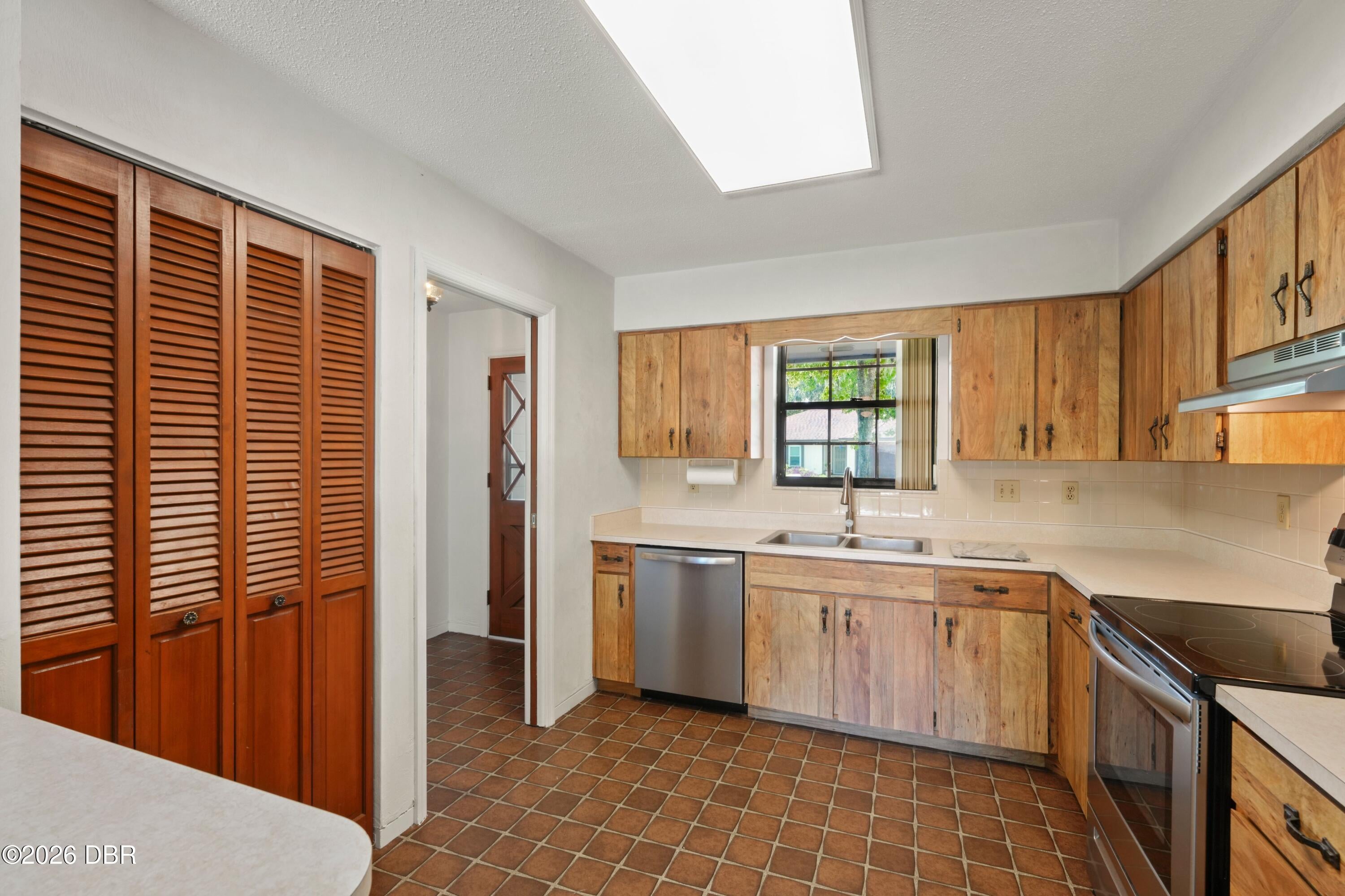 1009 Indian Oaks W