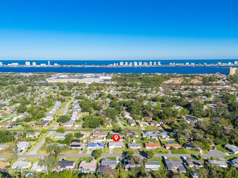 A home in South Daytona