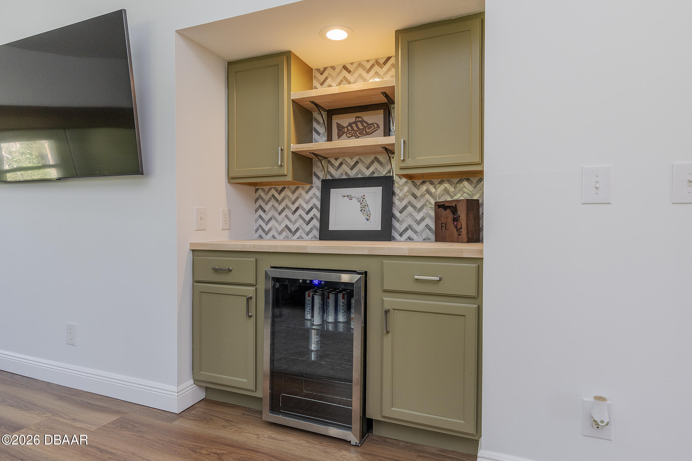 931 Meadow View Drive