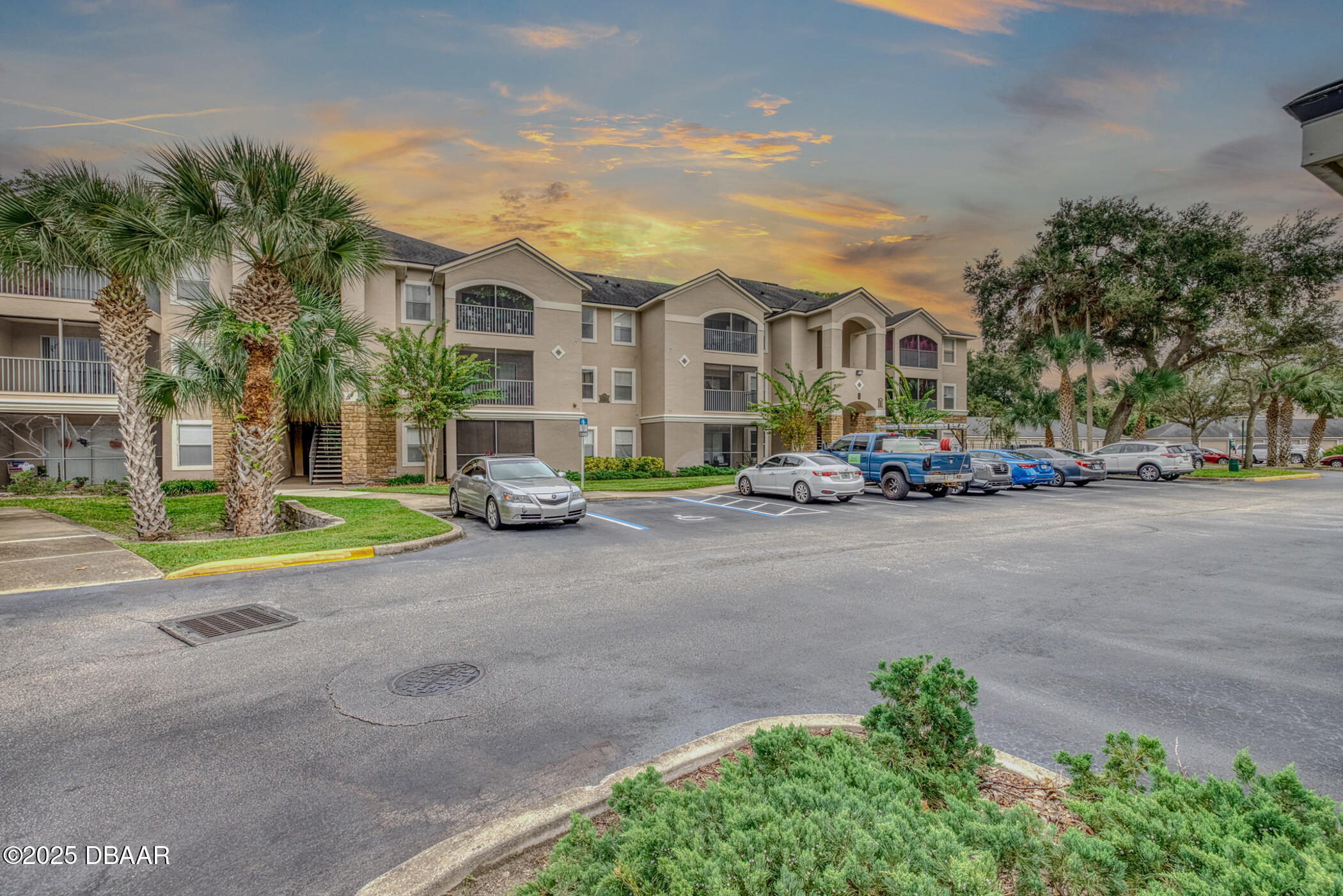 940 Village Trail 8-206