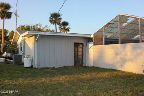 A home in South Daytona