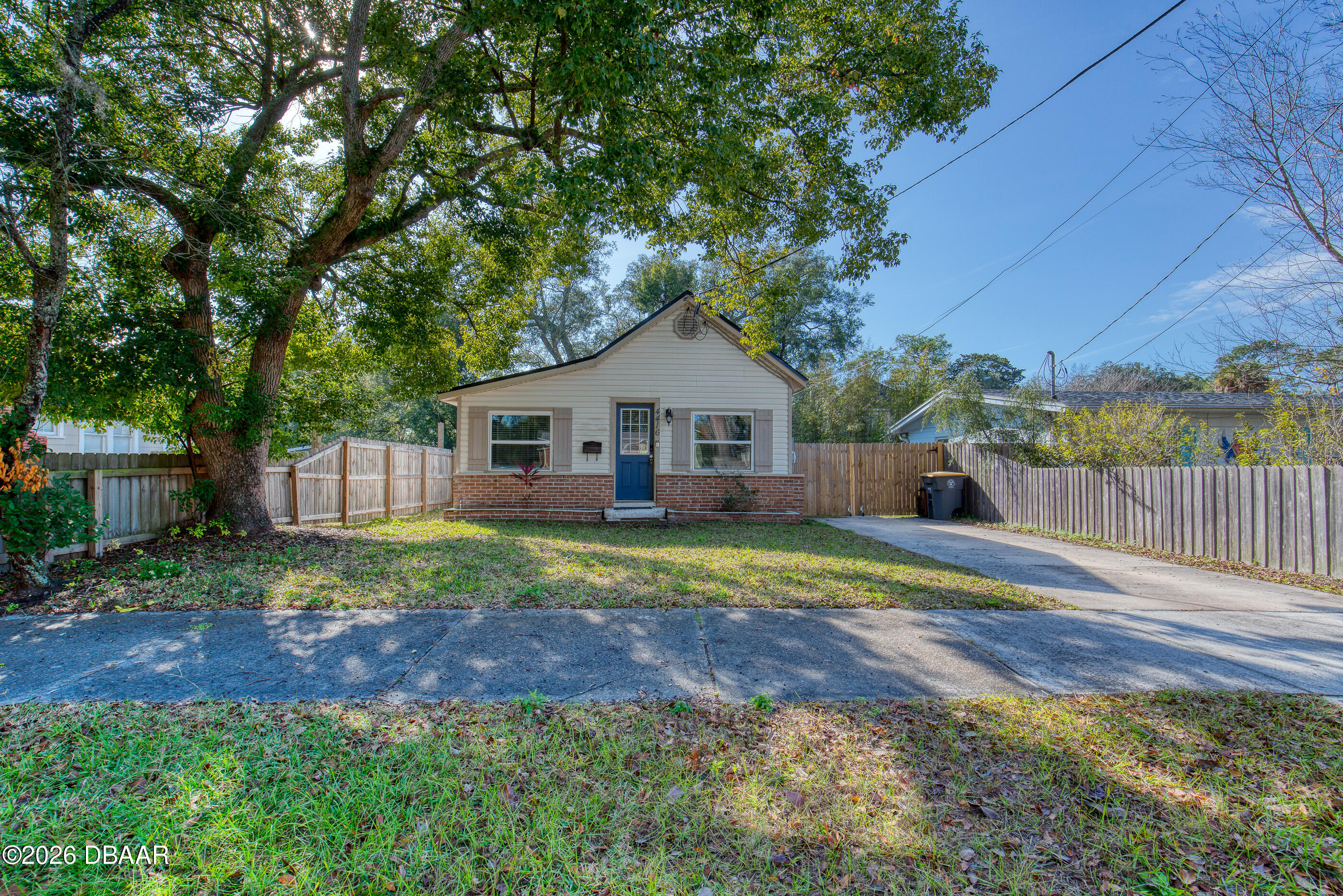 4416BeverlyAve-1